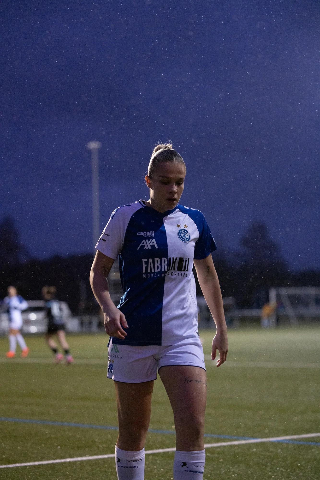 Ella Ljuština (GC Zürich) im Mittelfeld, AXA-Women’s-Super-League-Spiel gegen FC Luzern.