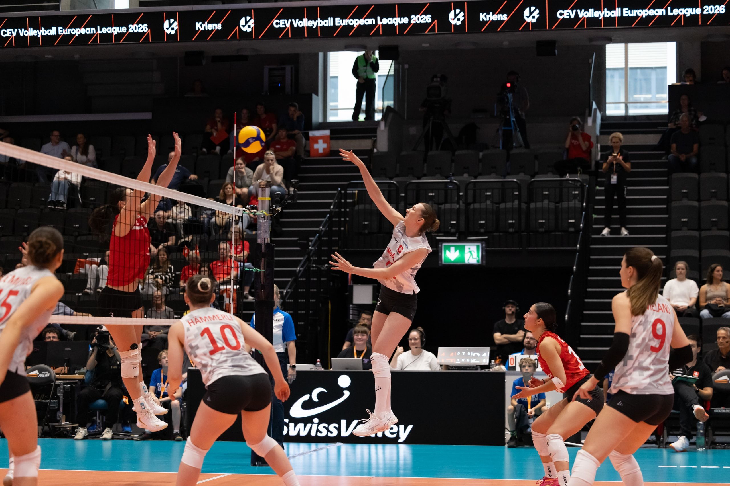 Fiona Maeder von der Schweiz, beim Spiel der CEV Volleyball European League gegen Georgien in der Pilatus Arena in Kriens.