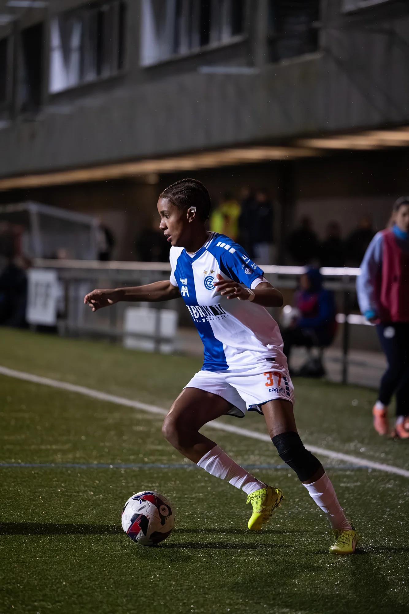 Sury Lamontana Charon (GC Zürich) im Angriff, AXA-Women’s-Super-League-Spiel gegen FC Luzern.
