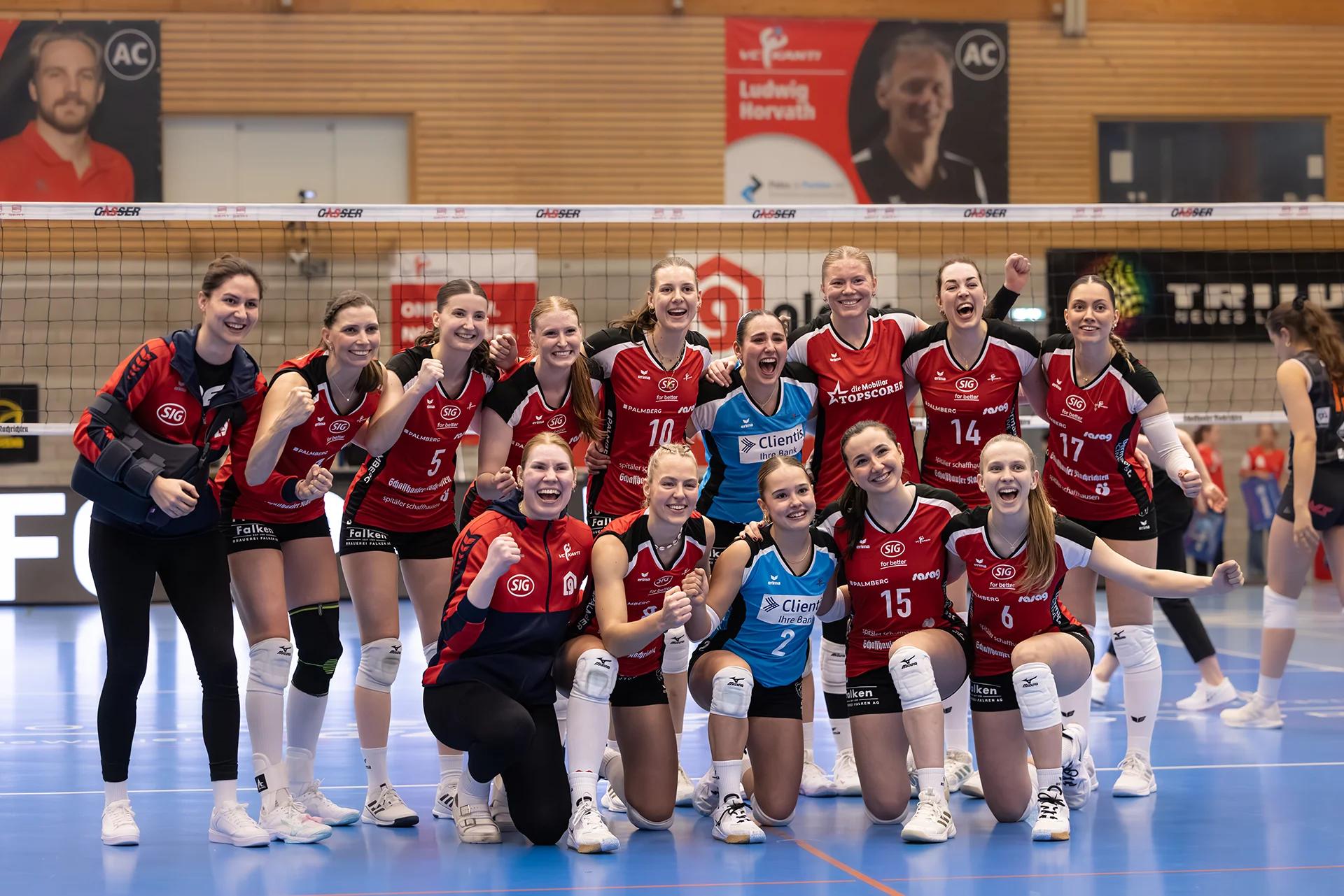 VC Kanti Schaffhausen im NLA-Frauen-Spiel gegen Viteos NUC.