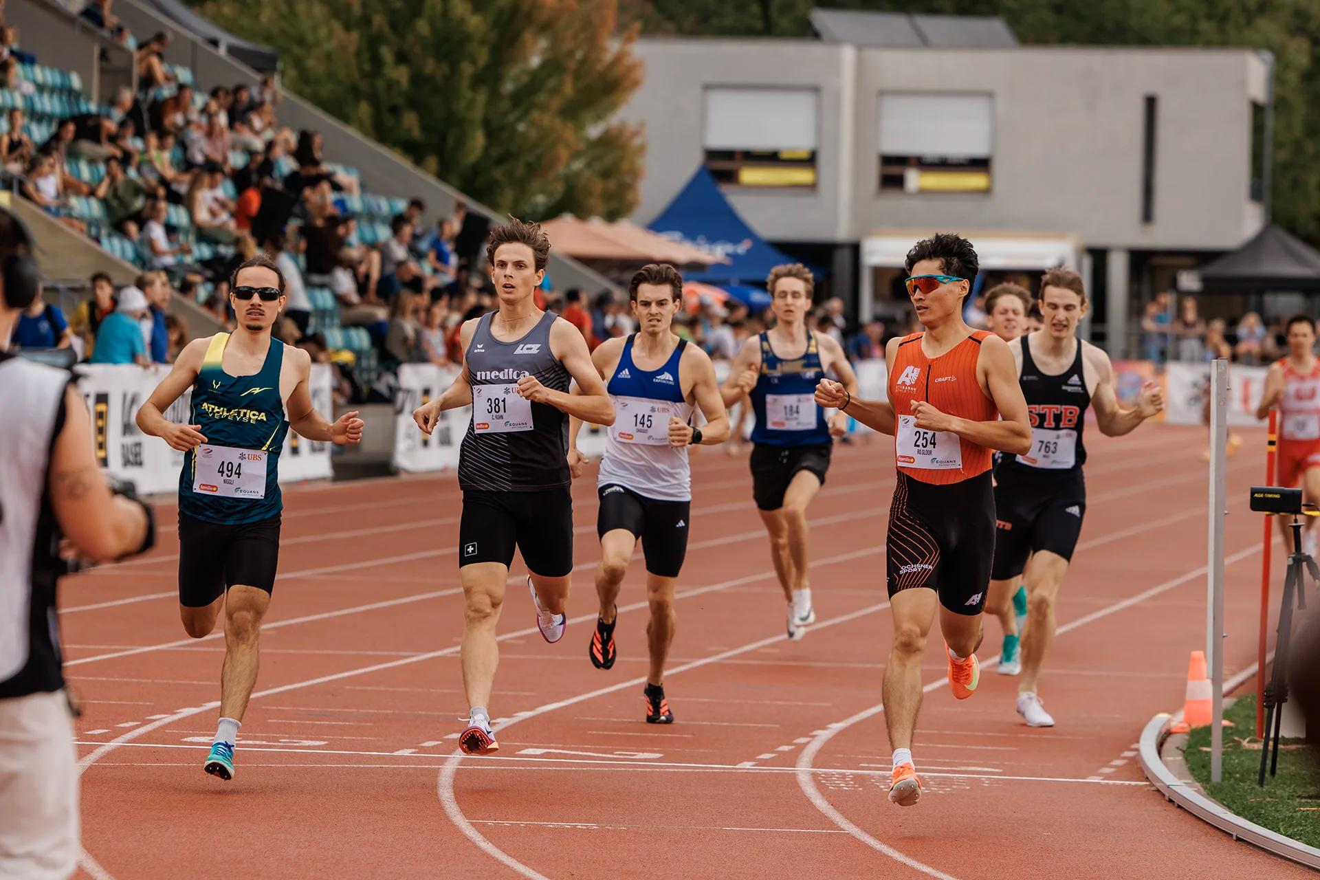 Sprint, Startnummern 254, 184 und 494, bei den Schweizer Meisterschaften U20/U23 2026 im Stadion Schützenmatte in Basel.