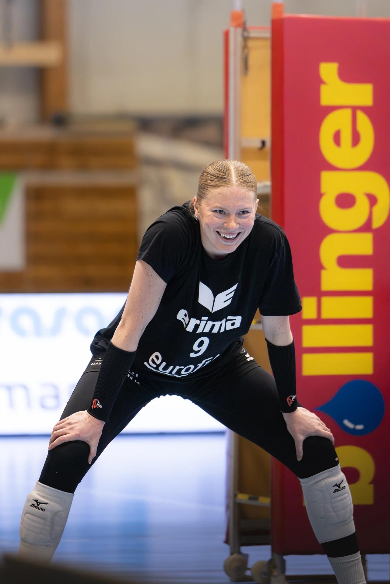 Jordan Lockwood (VC Kanti Schaffhausen) als Diagonalangreiferin, NLA-Frauen-Spiel gegen NLZ Volleyball Academy Zürich.