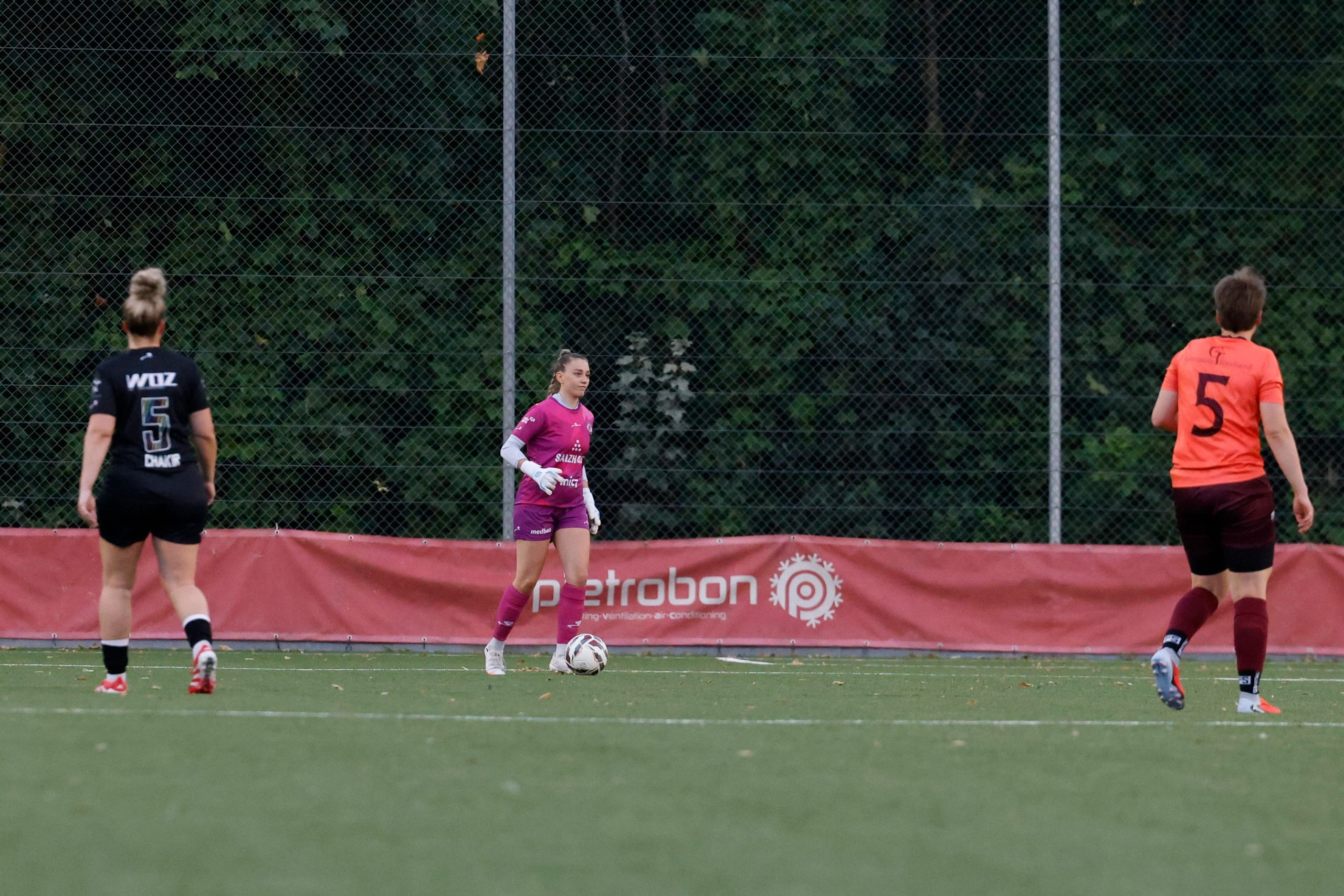 Cheyenne Voit vom FC Winterthur in Aktion, beim Vorbereitungsspiel gegen FF Toggenburg im Stadion Schützenwiese.