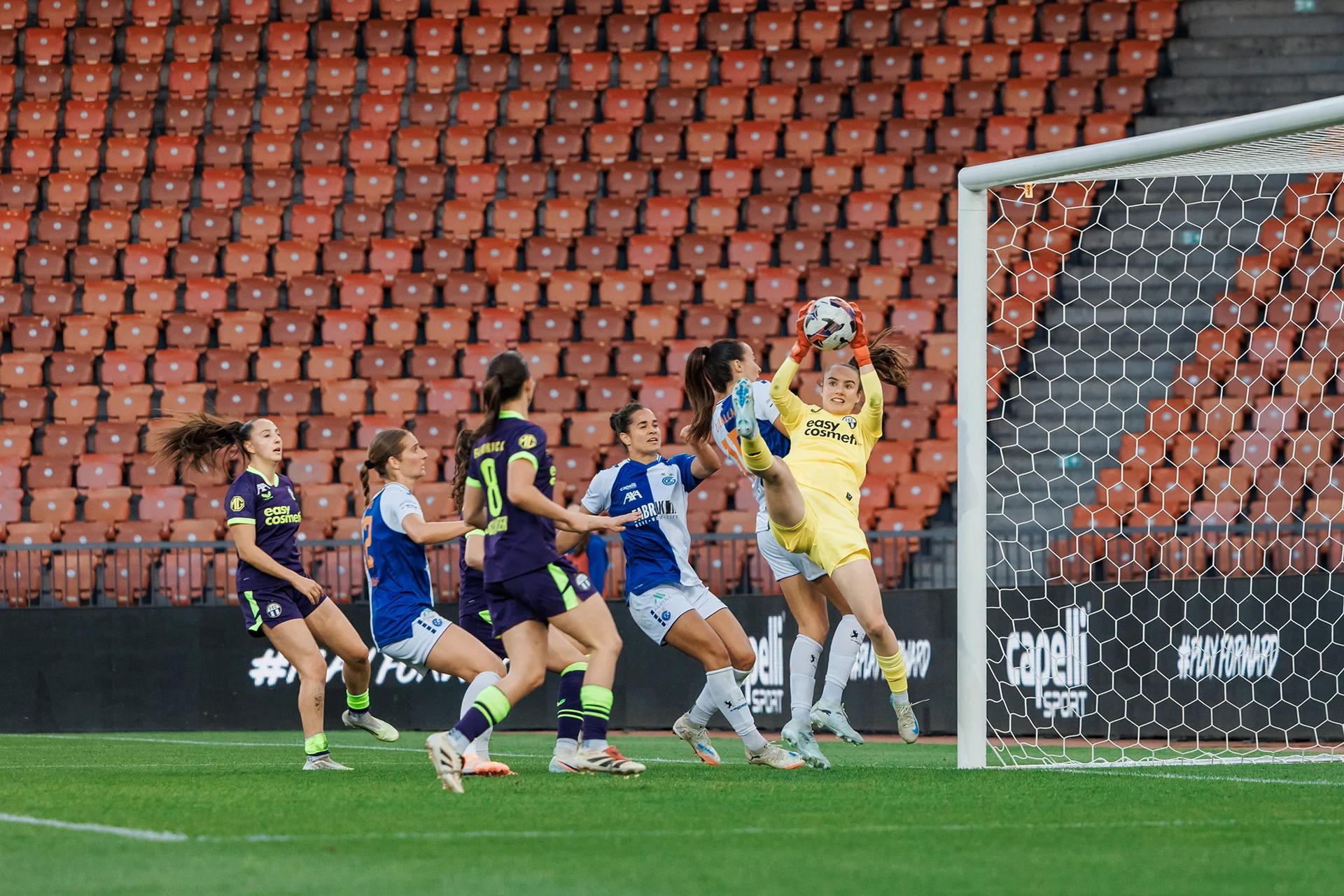 Riana Gmür (FC Zürich) beim AWSL-Playoff-Viertelfinale gegen Grasshopper Club Zürich.
