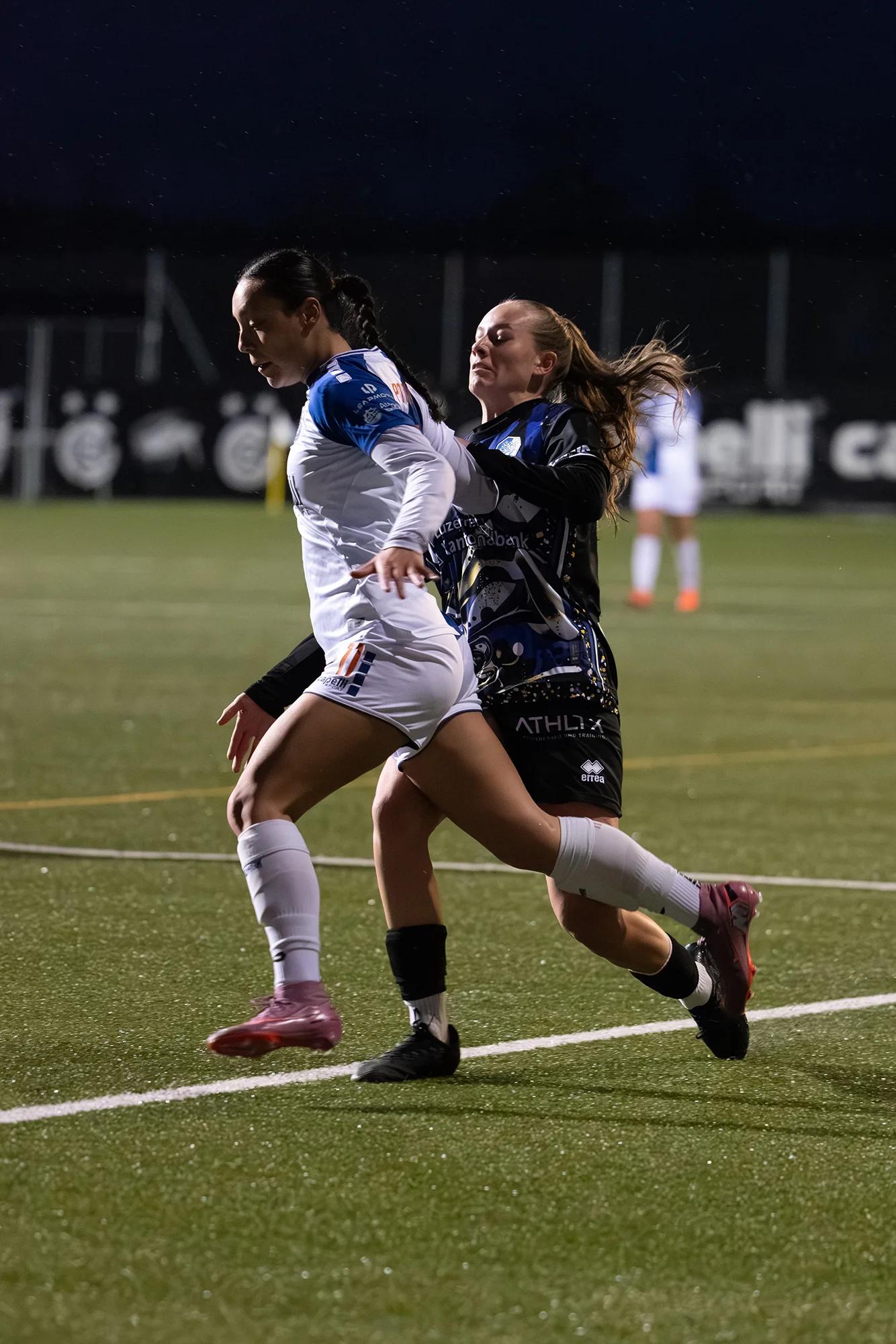 Noémie Potier (GC Zürich) im Angriff, AXA-Women’s-Super-League-Spiel gegen FC Luzern.