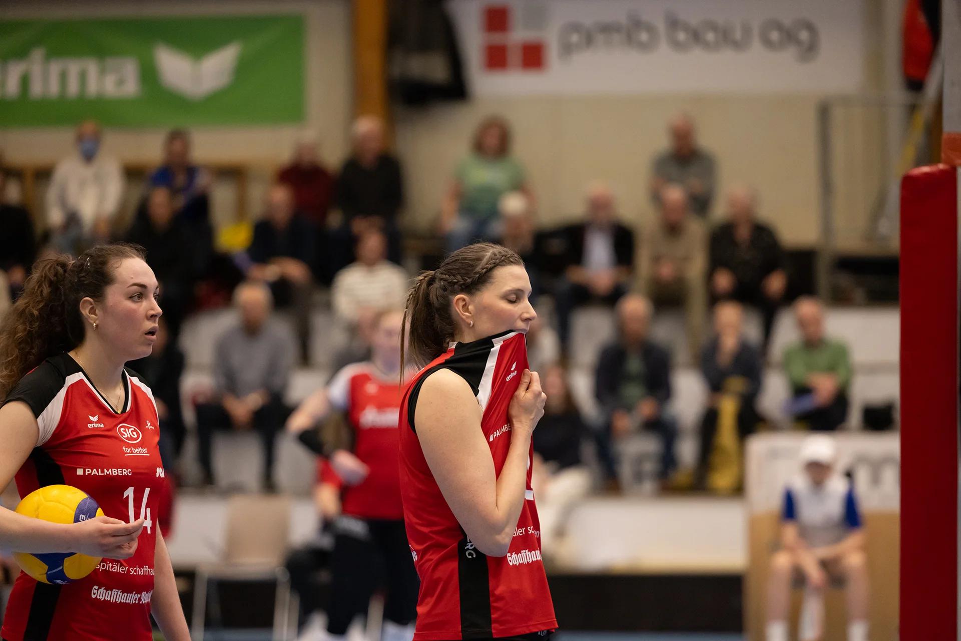 Kateřina Holásková (VC Kanti Schaffhausen) im Mittelblock, NLA-Playoff-Halbfinale gegen Sm'Aesch Pfeffingen.