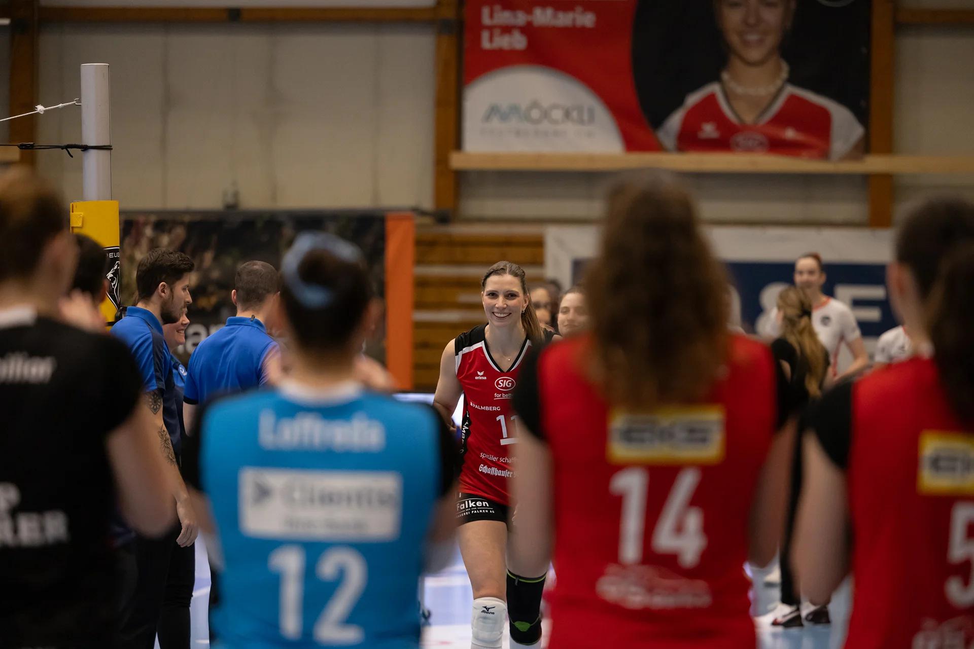 Kateřina Holásková (VC Kanti Schaffhausen) im Mittelblock, NLA-Playoff-Viertelfinale gegen BIWI VfM.