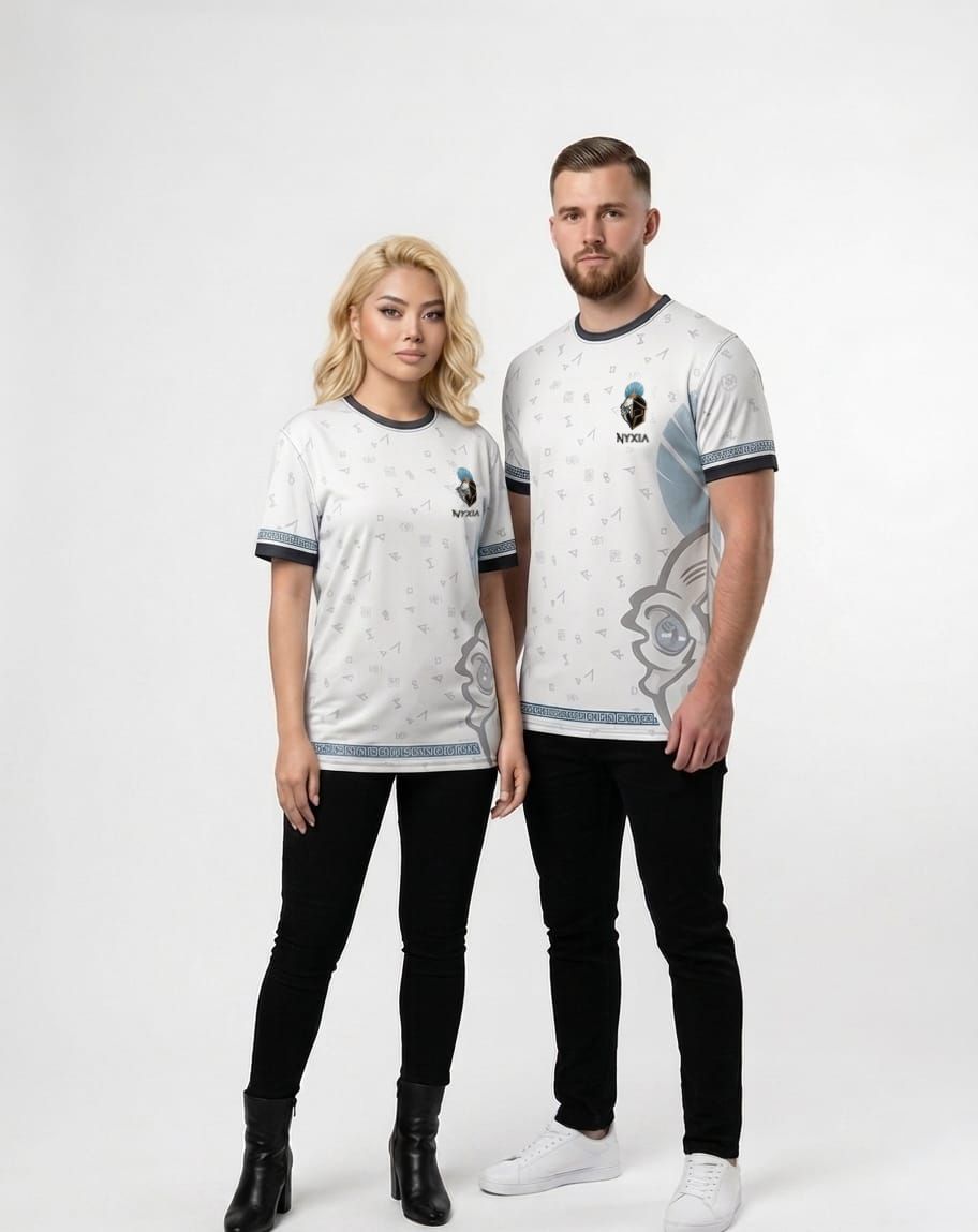 NYXIA-Trikot des Rebrand-Konzepts als getragene Studioaufnahme, Motiv 15 (KI-Visualisierung, Gemini).