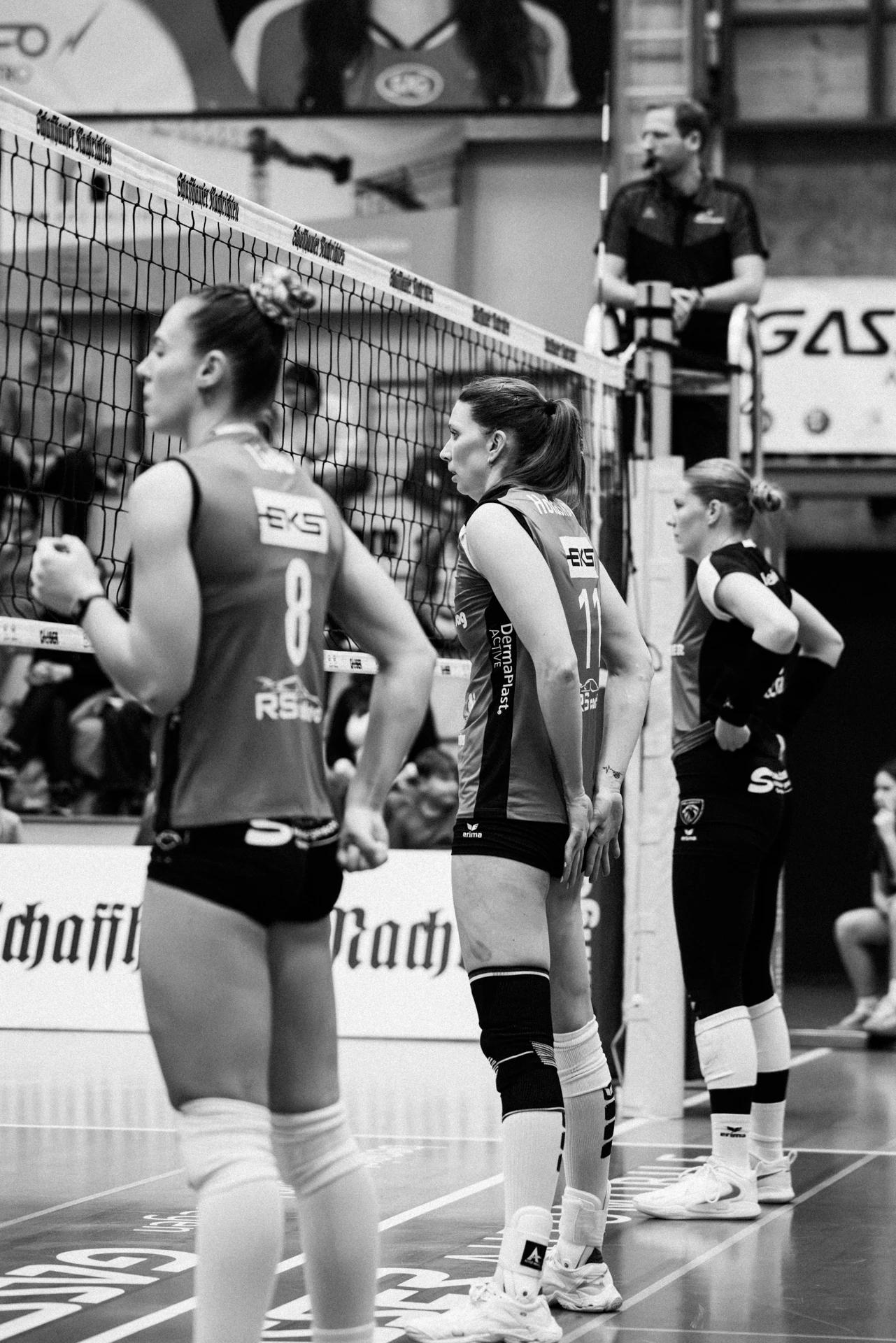 Lina-Marie Lieb (VC Kanti Schaffhausen) im Außenangriff, NLA-Frauen-Spiel gegen NLZ Volleyball Academy Zürich.