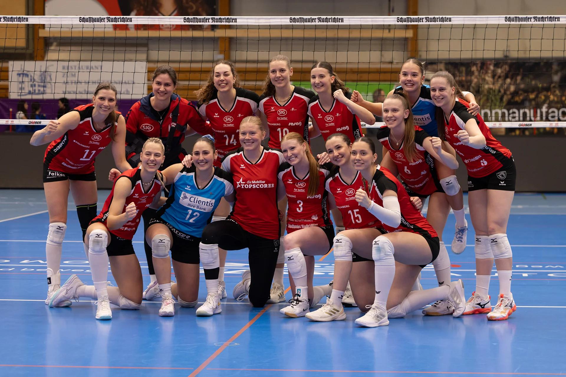 VC Kanti Schaffhausen Teamfoto beim NLA-Playoff-Viertelfinale VC Kanti Schaffhausen gegen BIWI VfM.