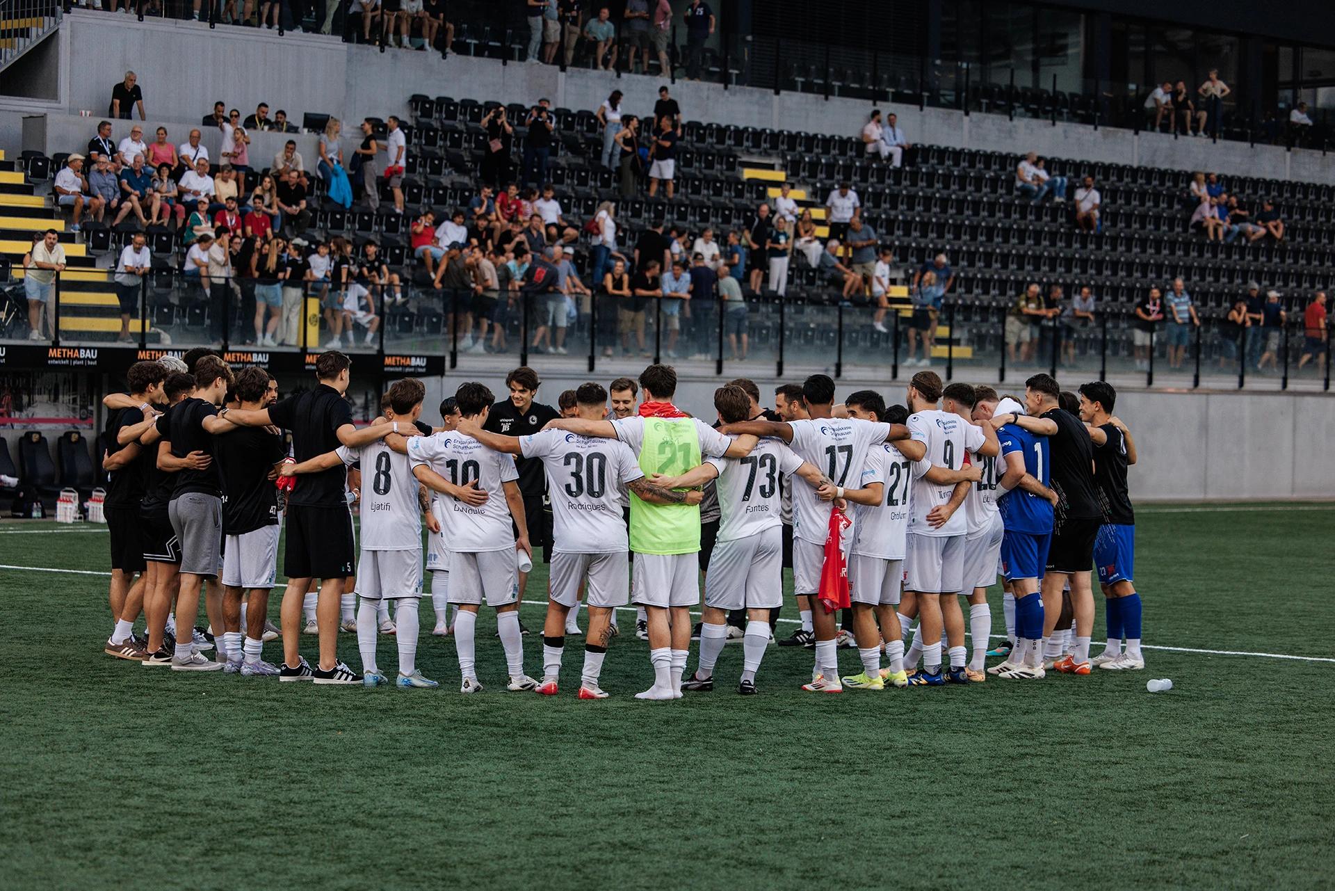 SV Schaffhausen Schweizer Cup Spielerkreis nach Abpfiff
