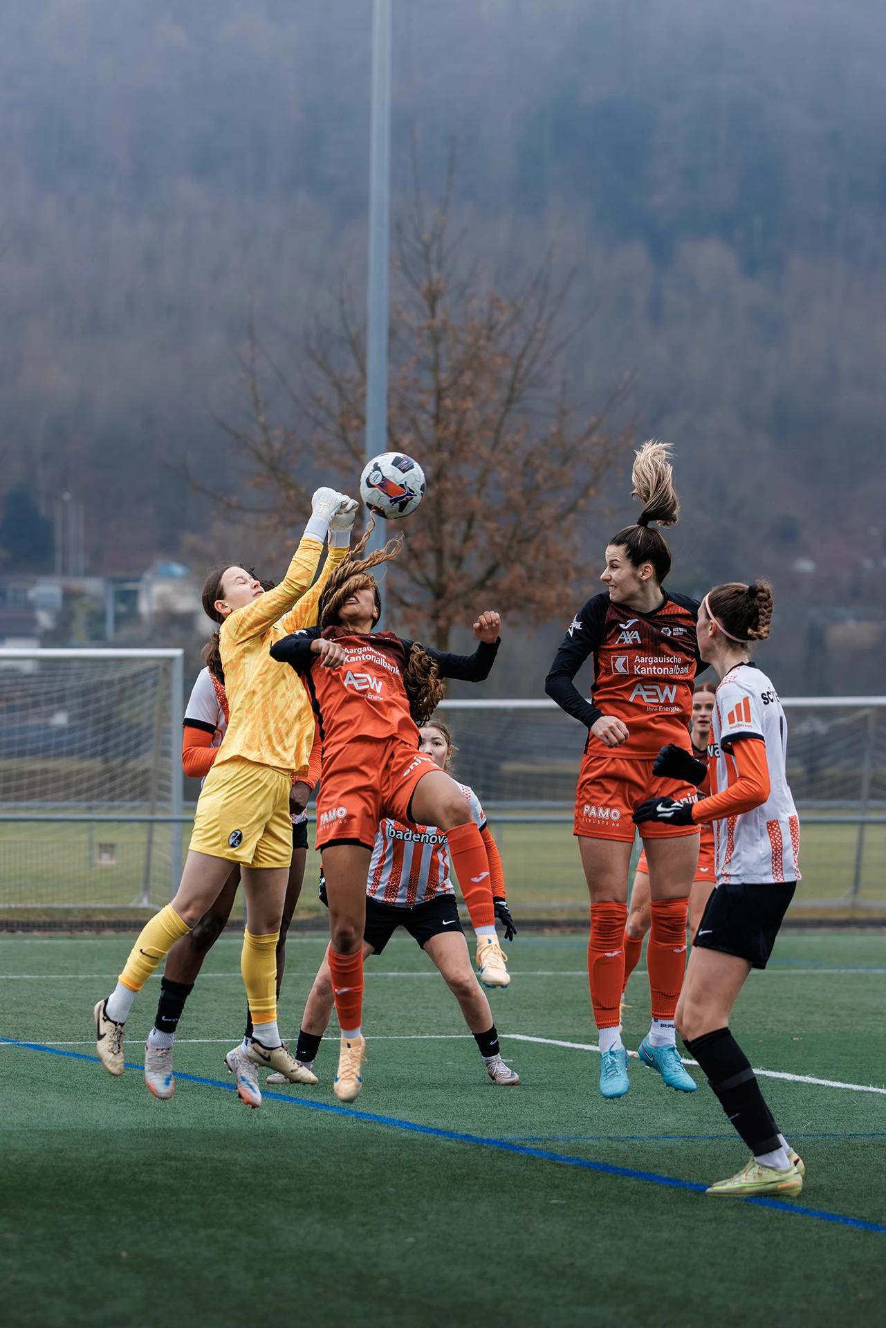 Lea Linsler (SC Freiburg U20) im Tor, Freundschaftsspiel gegen FC Aarau Frauen.