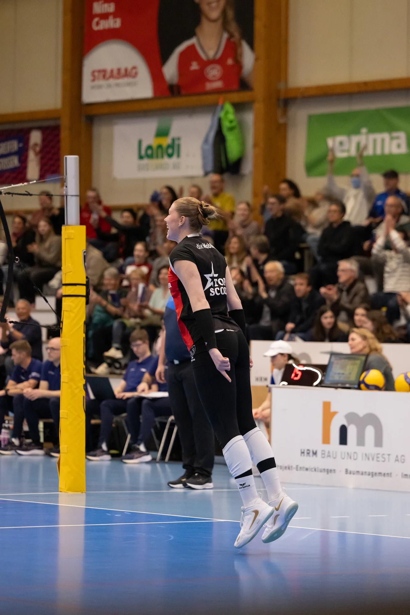 Jordan Lockwood (VC Kanti Schaffhausen) als Diagonalangreiferin, NLA-Playoff-Halbfinale gegen Sm'Aesch Pfeffingen.