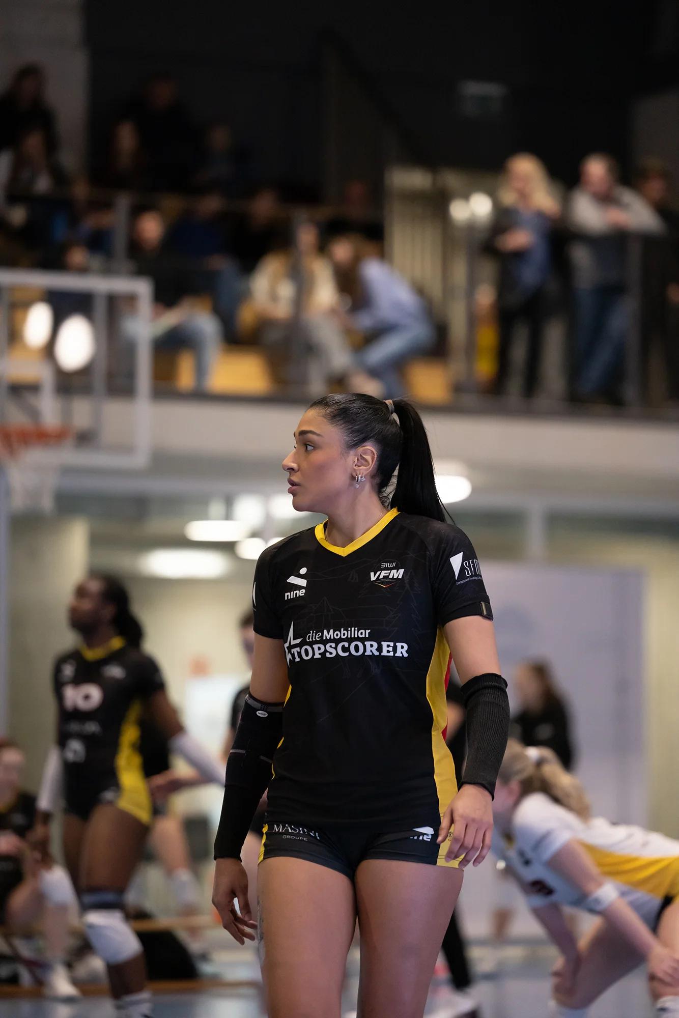 Letícia Bonardi (BIWI VfM) als Diagonalangreiferin, NLA-Playoff-Rückspiel gegen VC Kanti Schaffhausen.