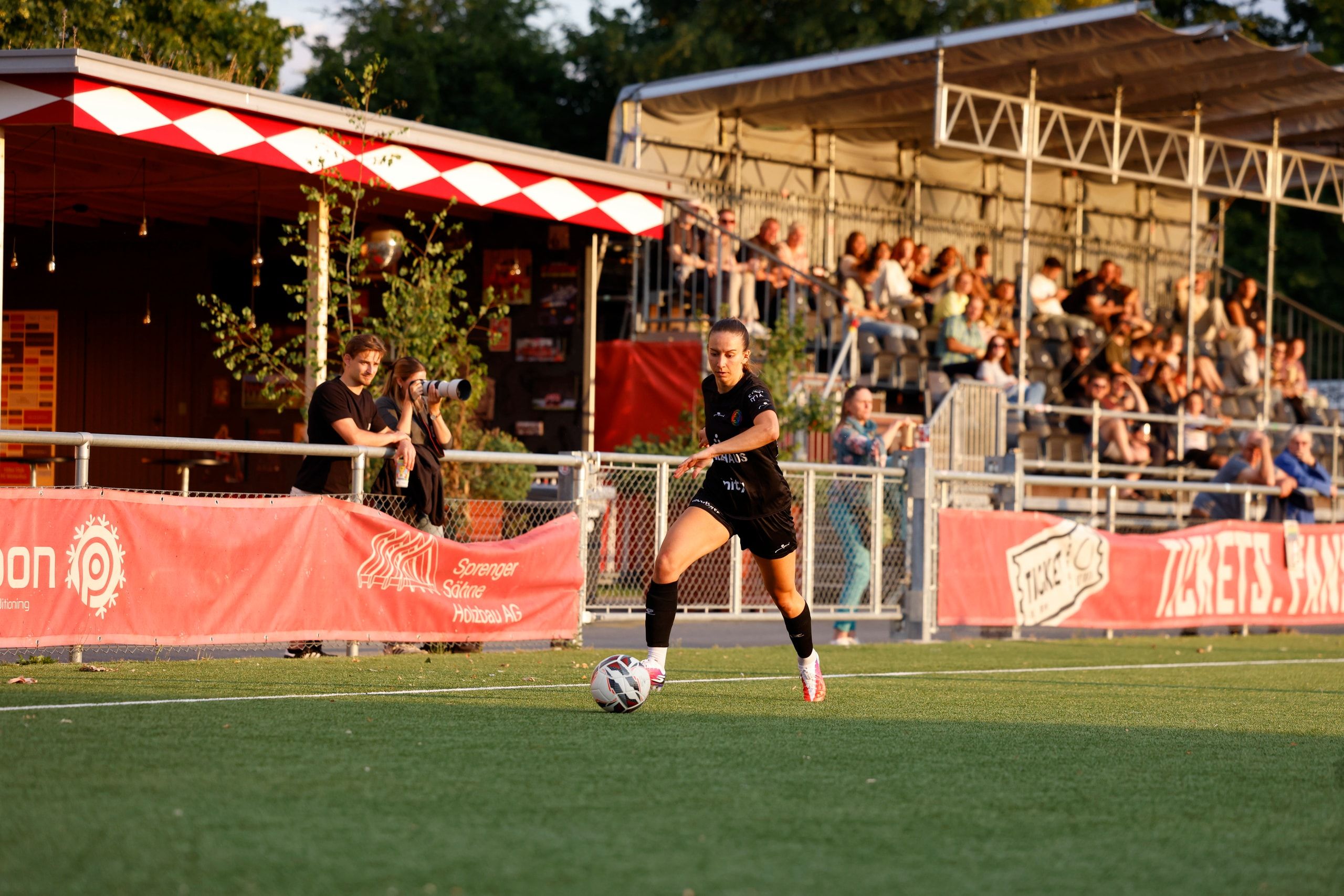 Alessandra Malacarne vom FC Winterthur in Aktion, beim Vorbereitungsspiel gegen FF Toggenburg im Stadion Schützenwiese.
