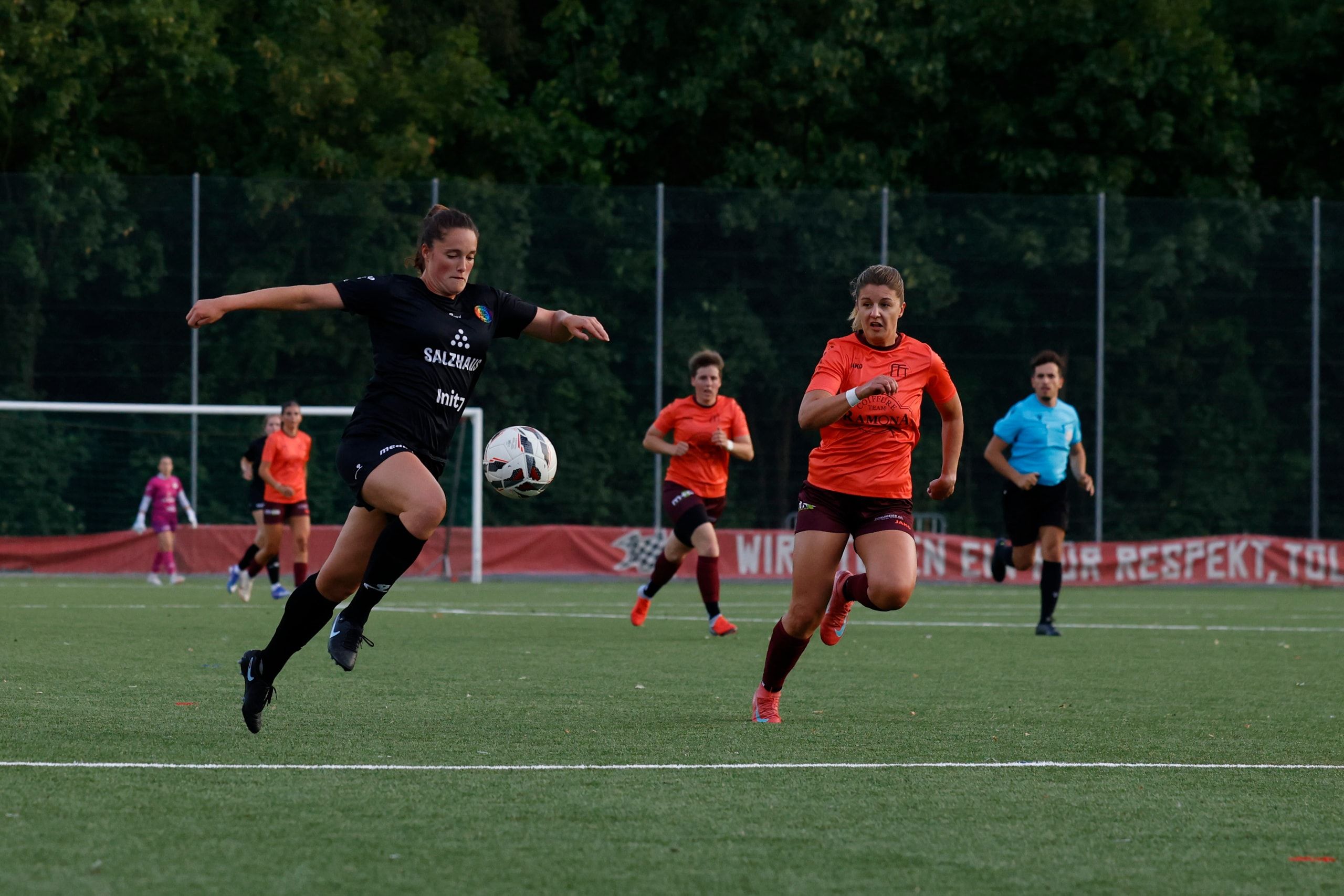 Elena Van Niekerk vom FC Winterthur in Aktion, beim Vorbereitungsspiel gegen FF Toggenburg im Stadion Schützenwiese.