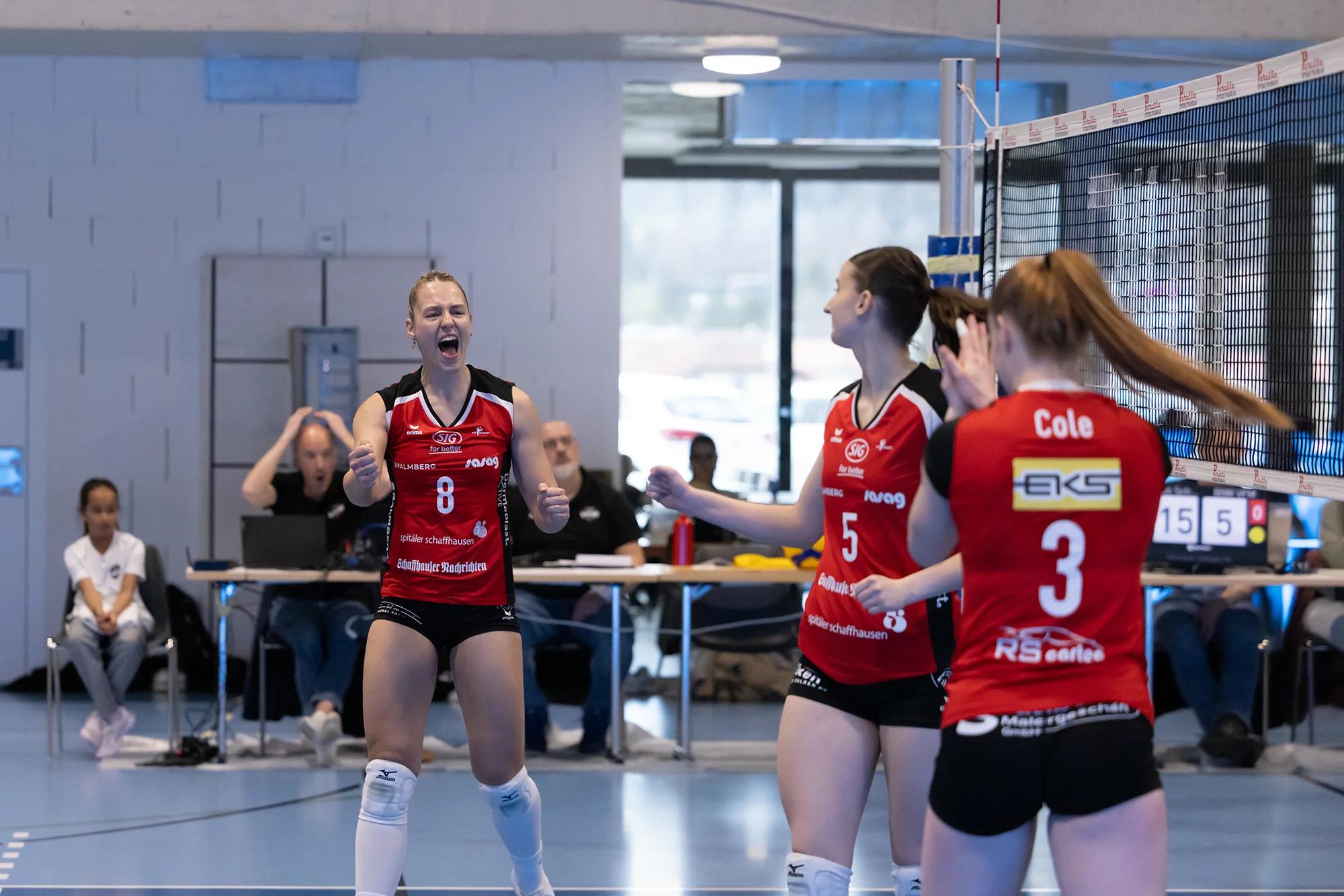 Lina-Marie Lieb (VC Kanti Schaffhausen) im Außenangriff, NLA-Playoff-Rückspiel gegen BIWI VfM.
