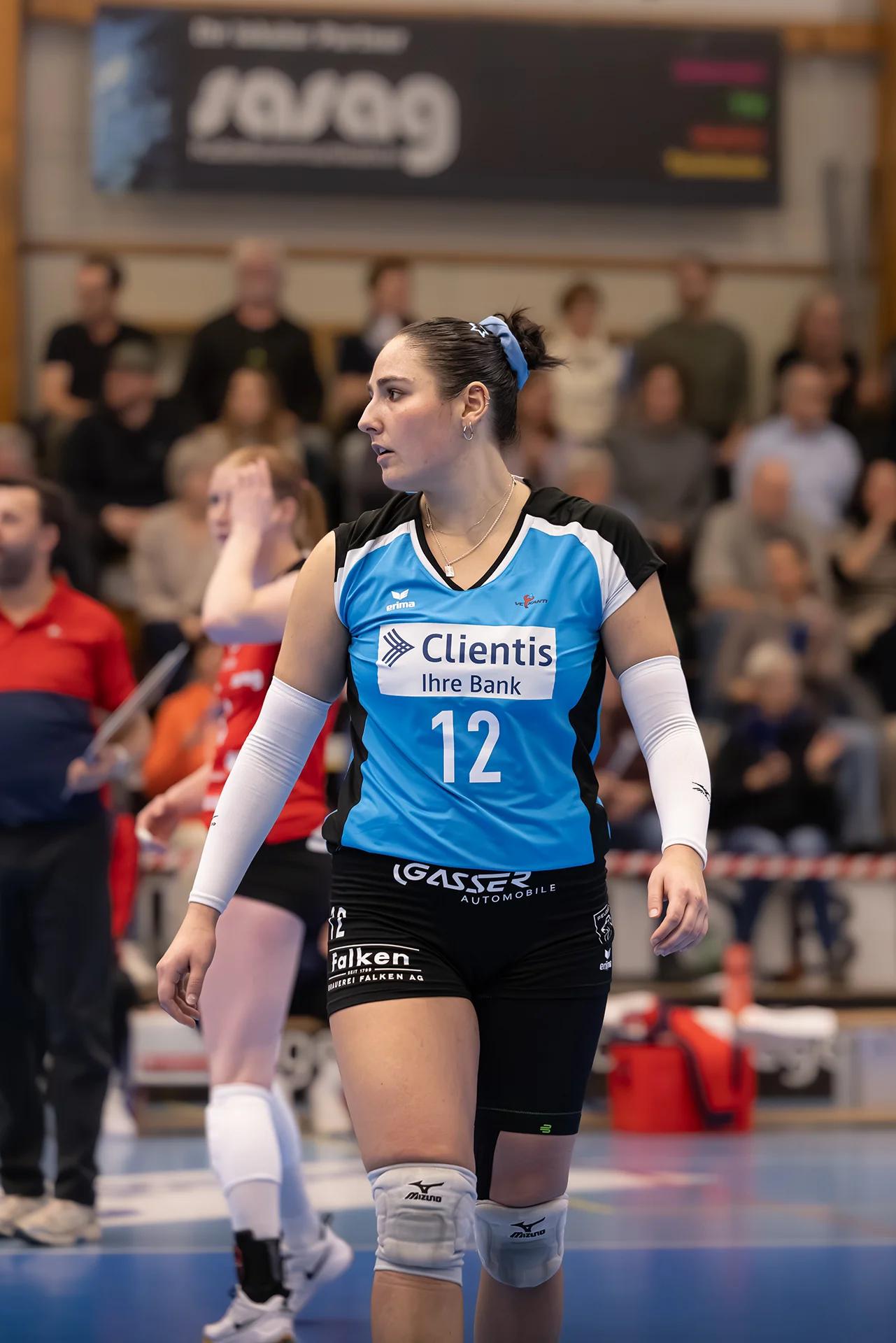 Isabella Loffreda (VC Kanti Schaffhausen) als Libera, NLA-Frauen-Spiel gegen Viteos NUC.
