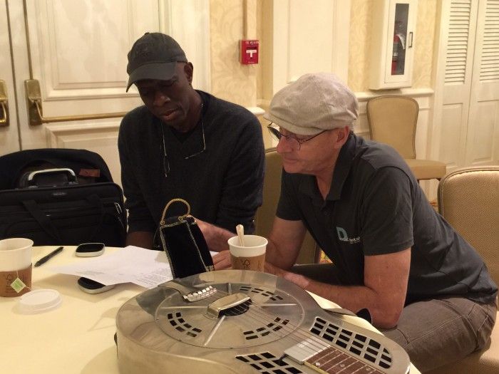 James and Keb’ Mo’ compare notes. Photo by Ellyn Kusmin.