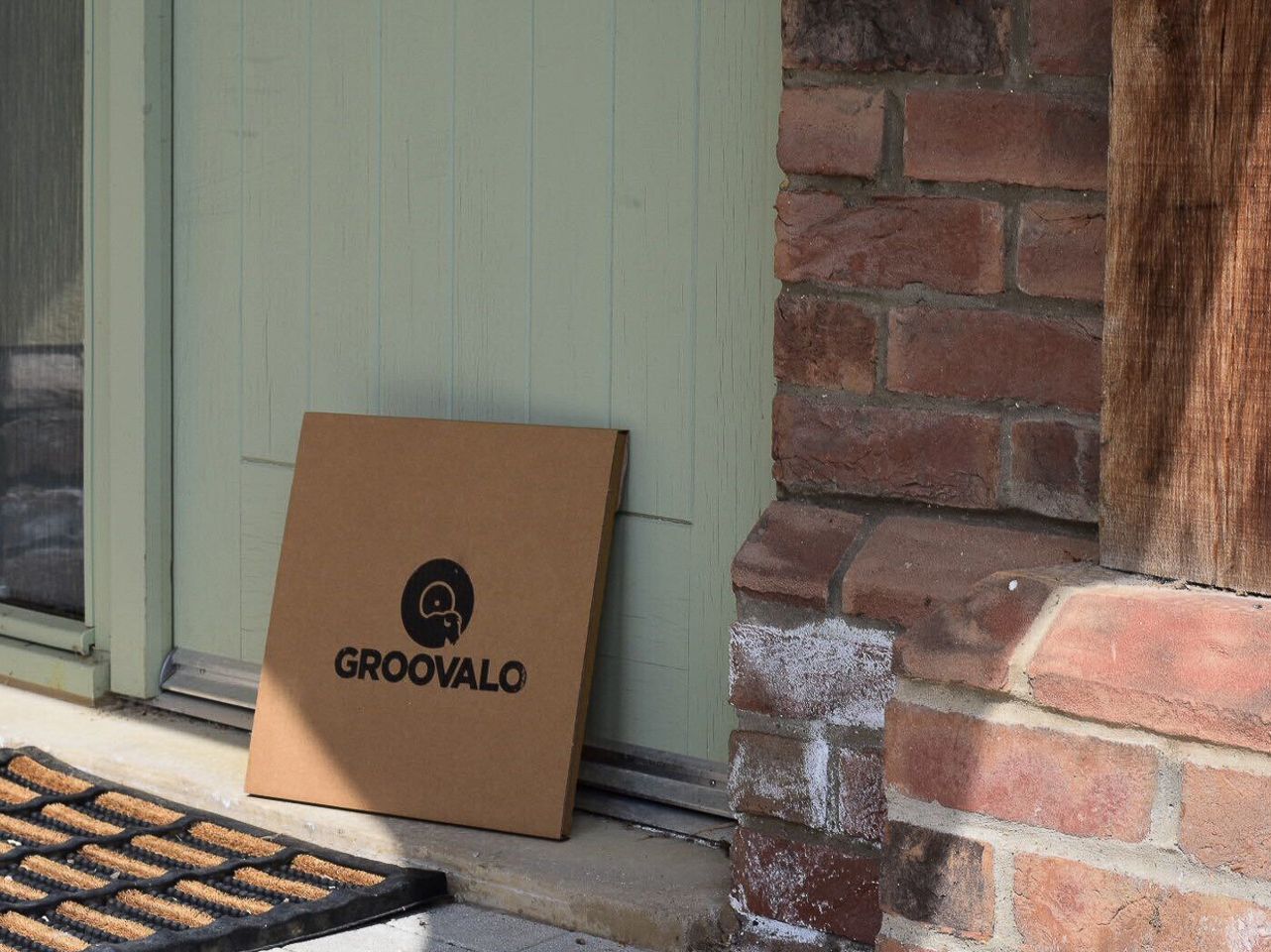 Groovalo vinyl delivery