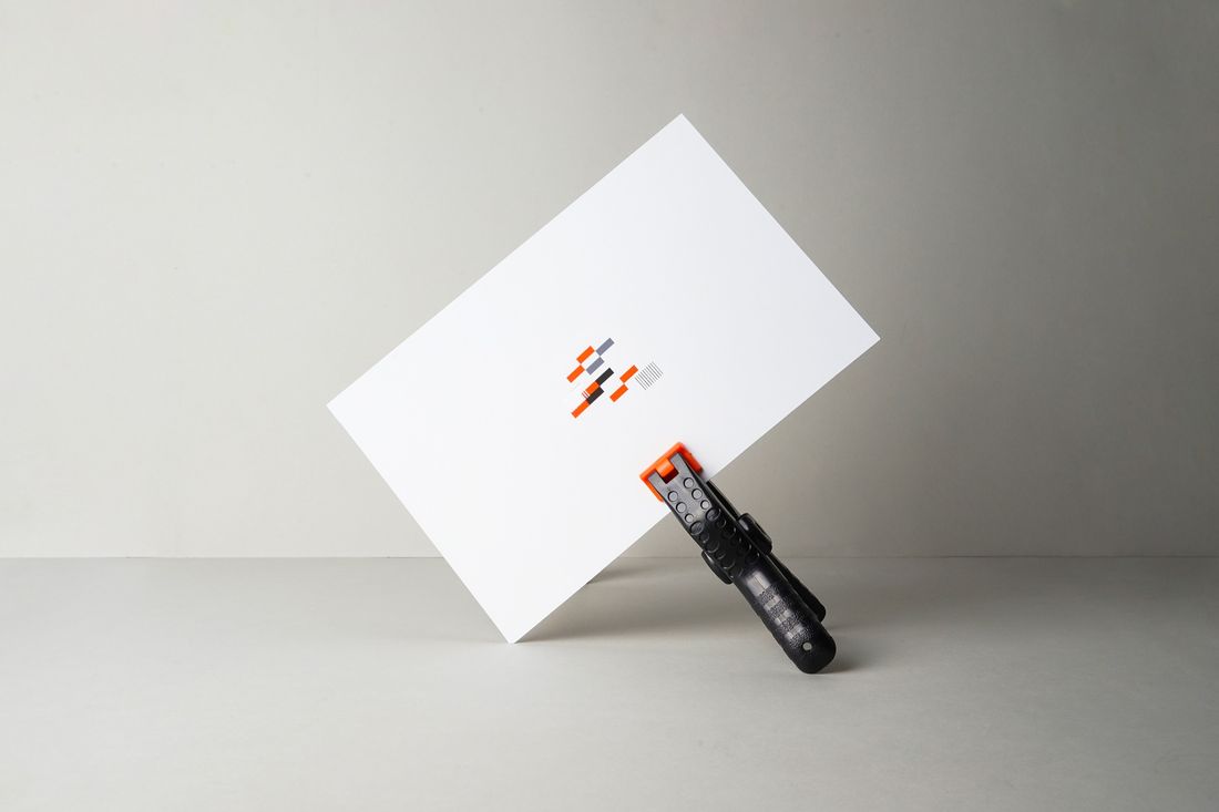 Bruker: identity image 9