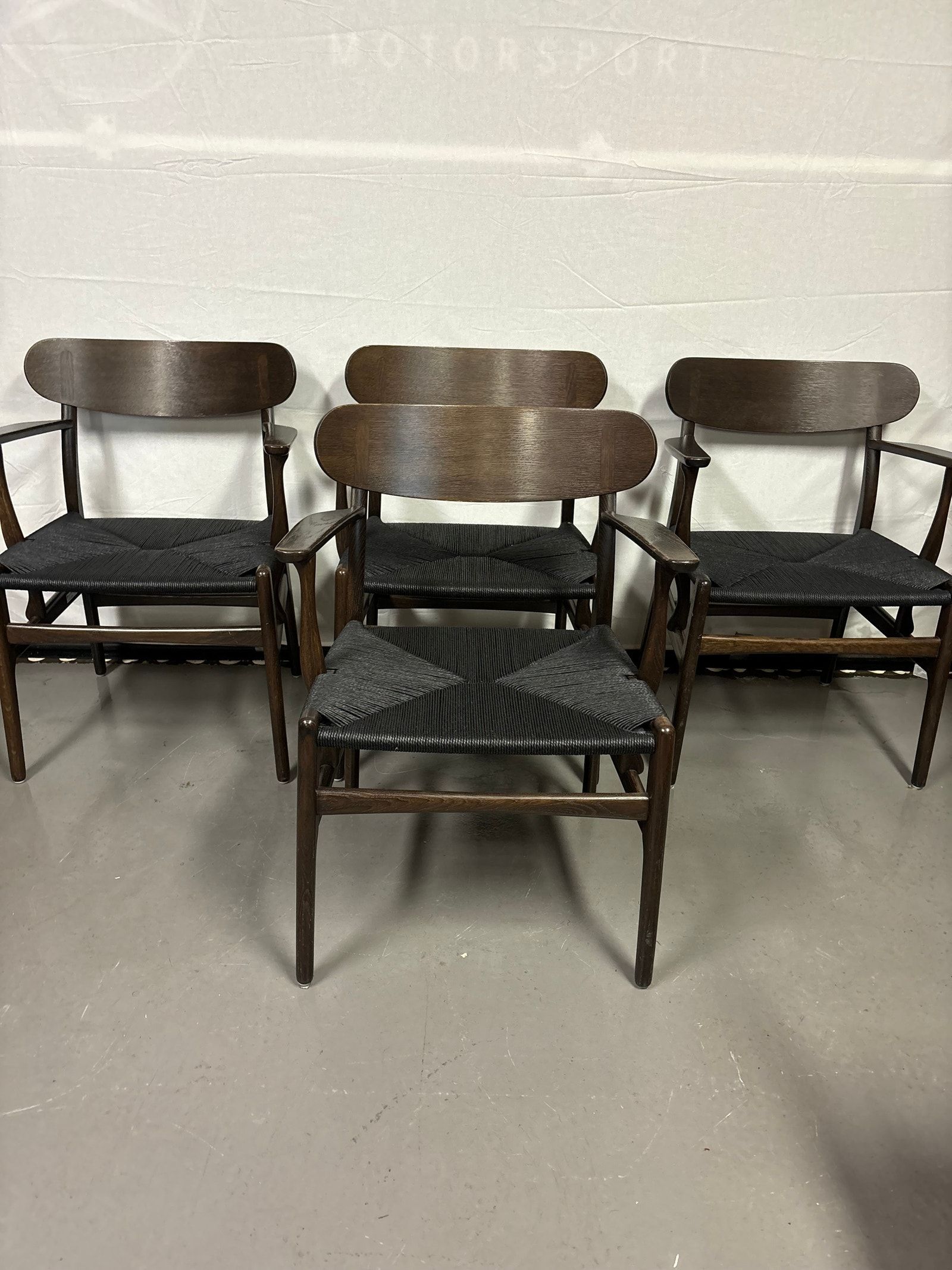 Hans J Wegner CH26 i mørk eik – bilde 1