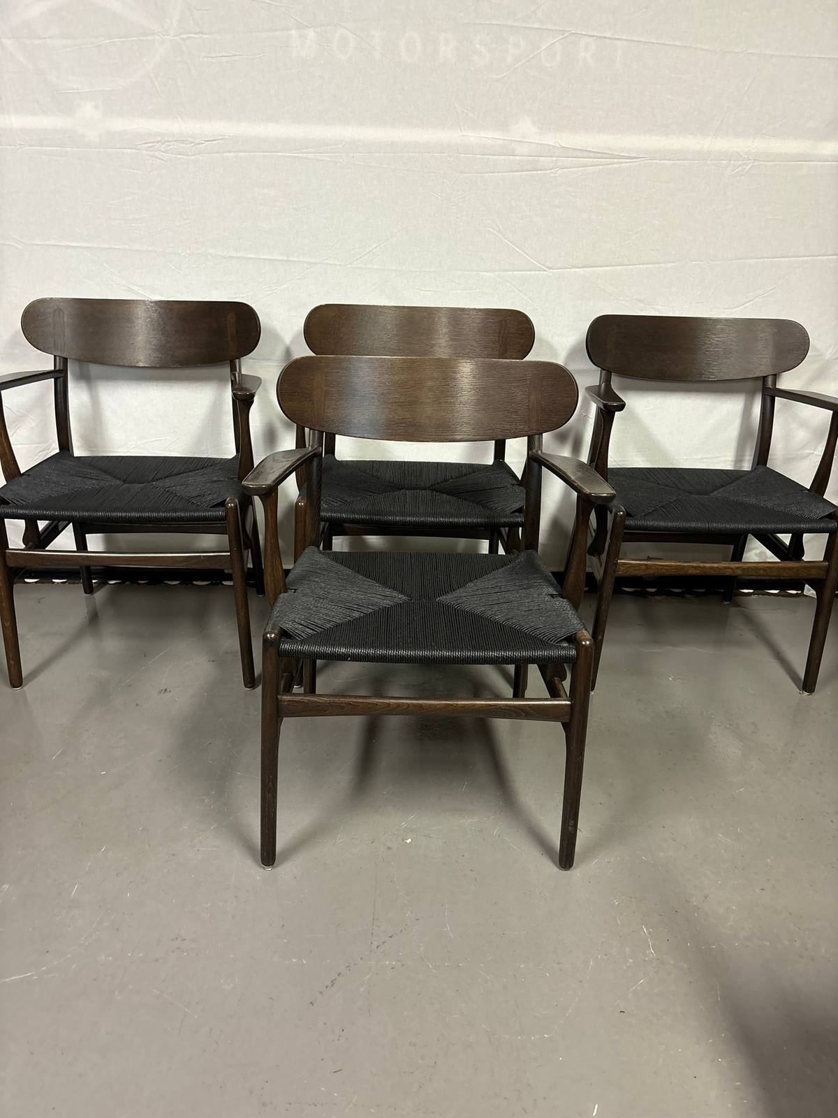 Hans J Wegner CH26 i mørk eik – bilde 1