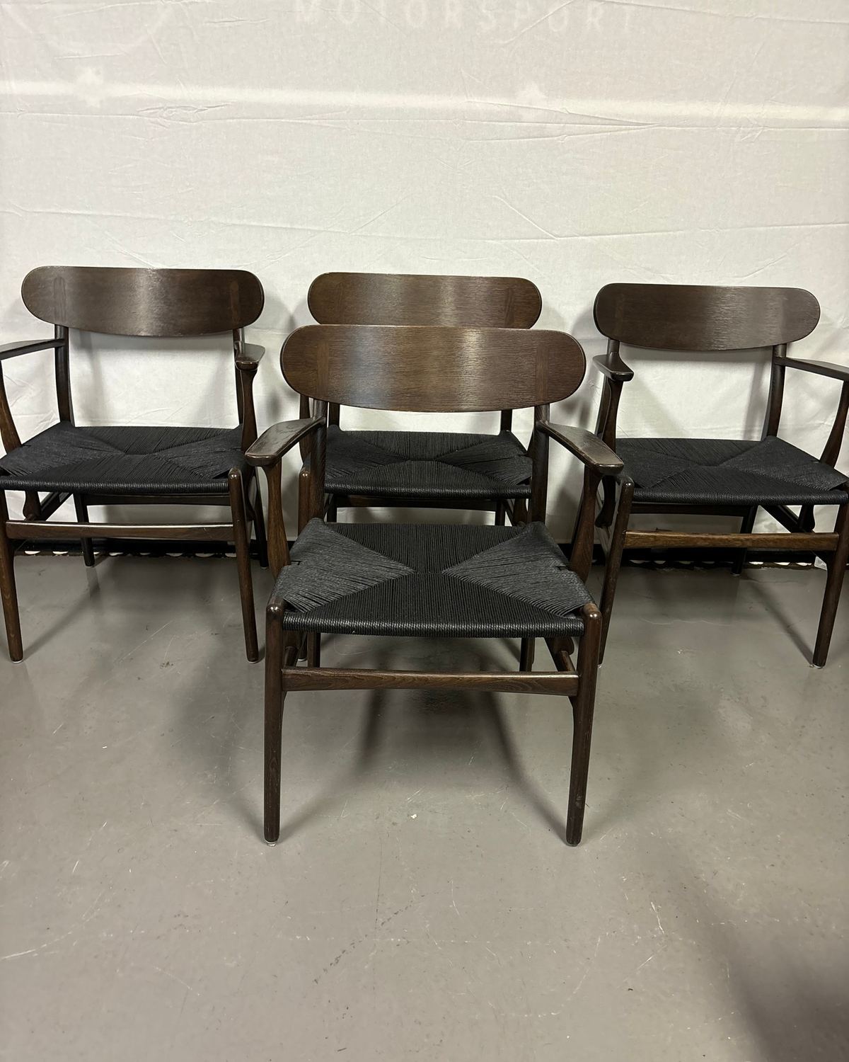 Hans J Wegner CH26 i mørk eik – bilde 1