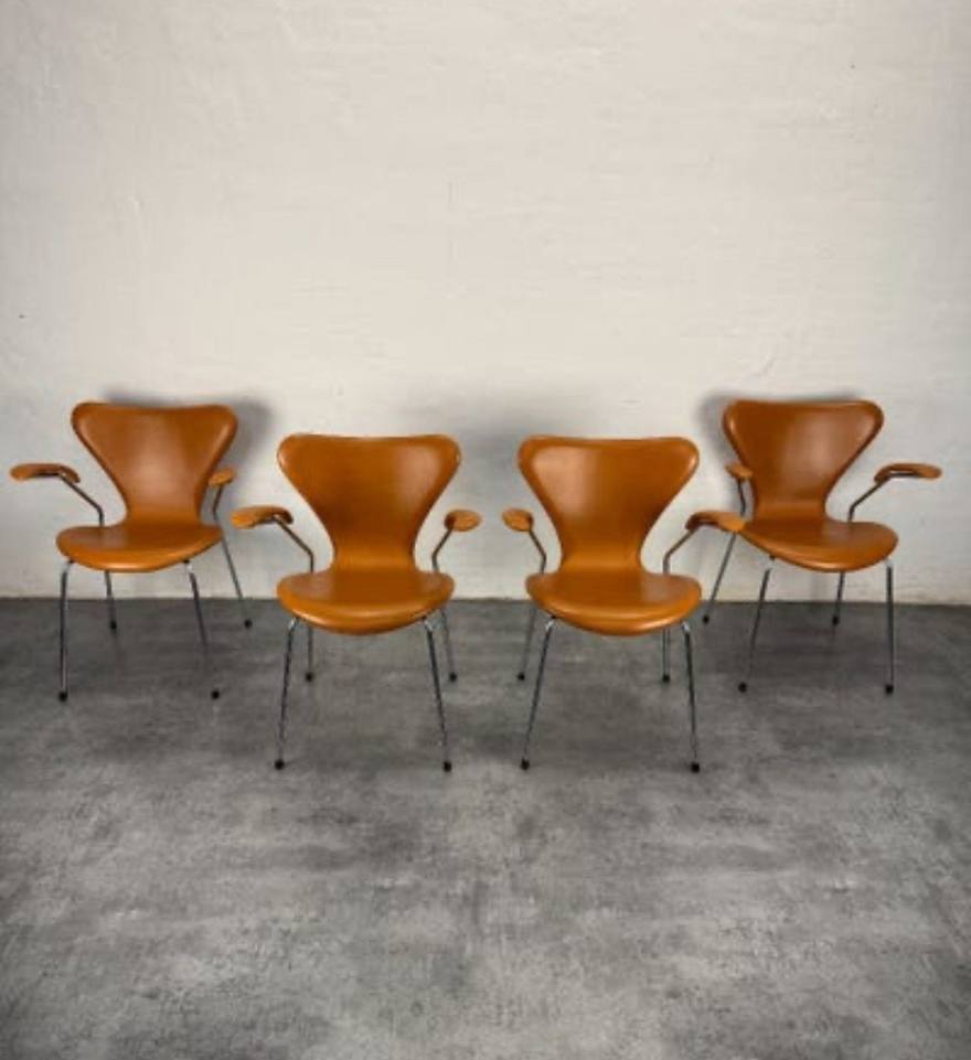 Dansk design. Fritz Hansen 3207 – bilde 1