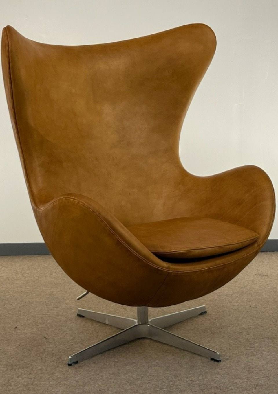 Fritz Hansen Arne Jacobsen Egg Stol cognac skinn – bilde 2