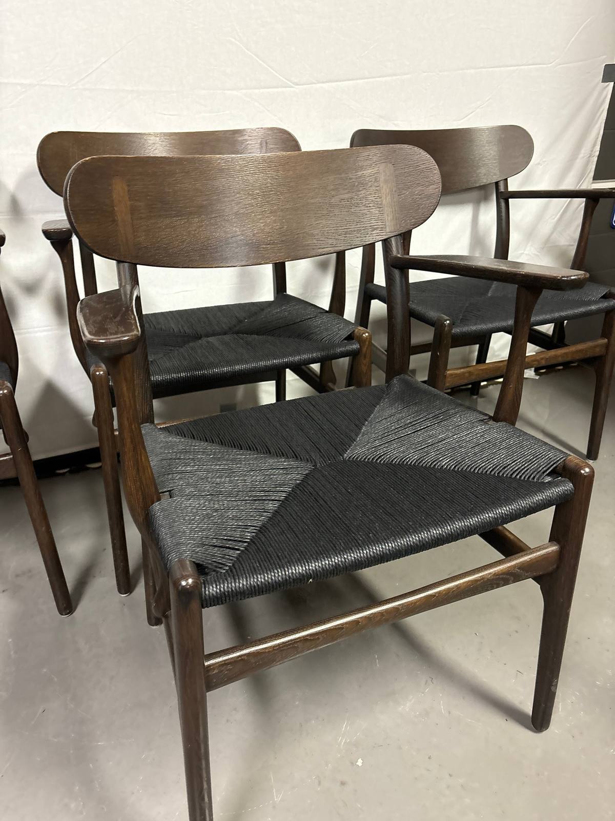 Hans J Wegner CH26 i mørk eik – bilde 3