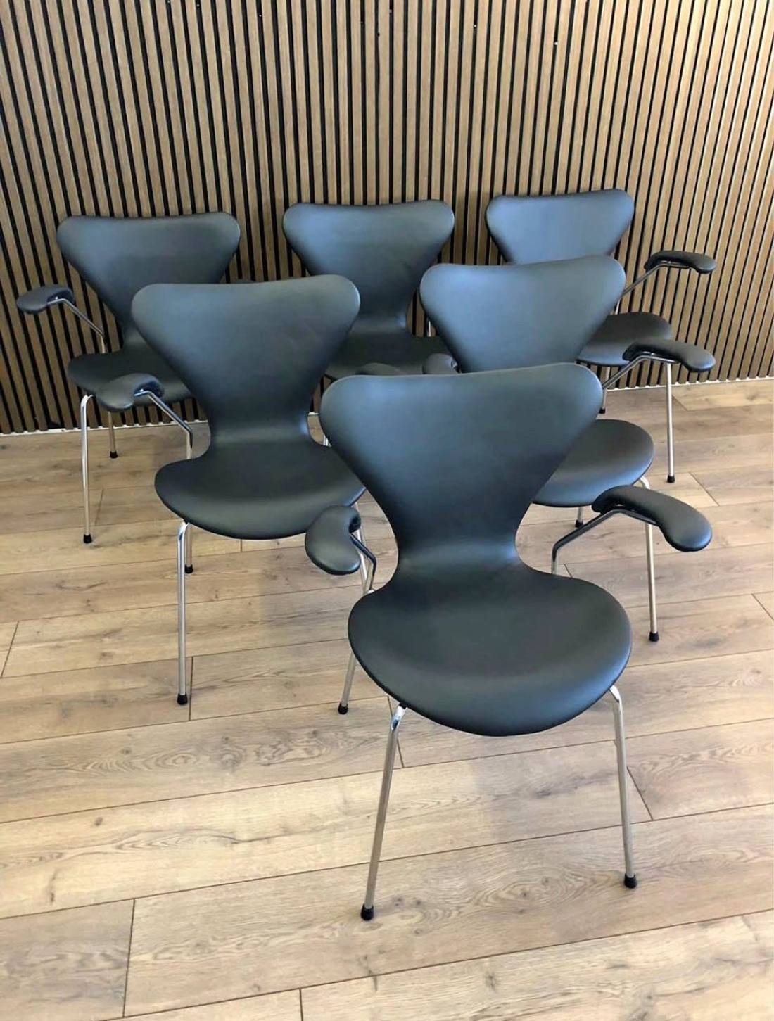 Syveren 3107 og 3207, nypolstret i sort semianilinskinn – bilde 6