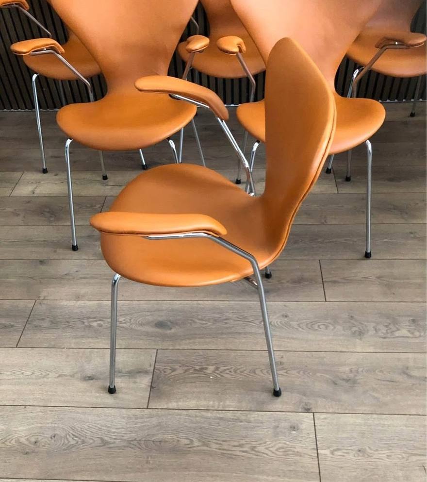 Fritz Hansen/ Arne Jacobsen 3107/3207 – bilde 1