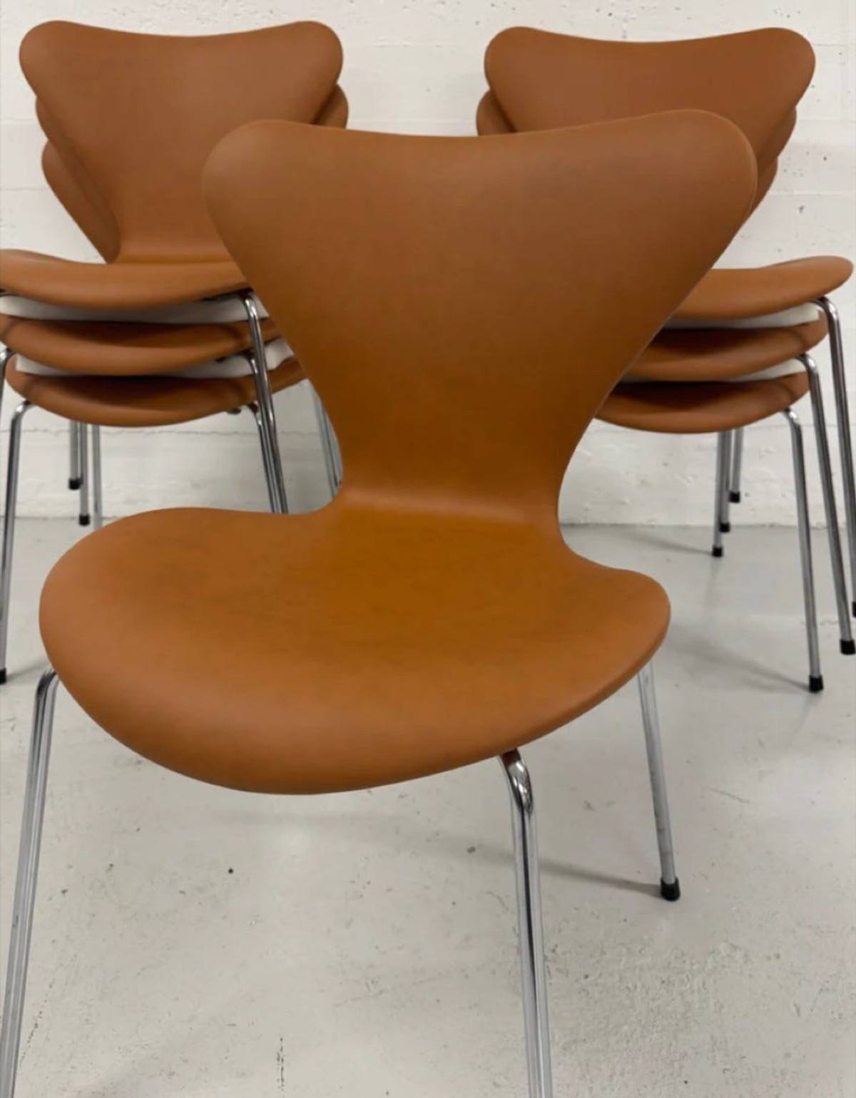 Syveren 3107, nypolstret i tofarget semianilinskinn i cognac – bilde 3
