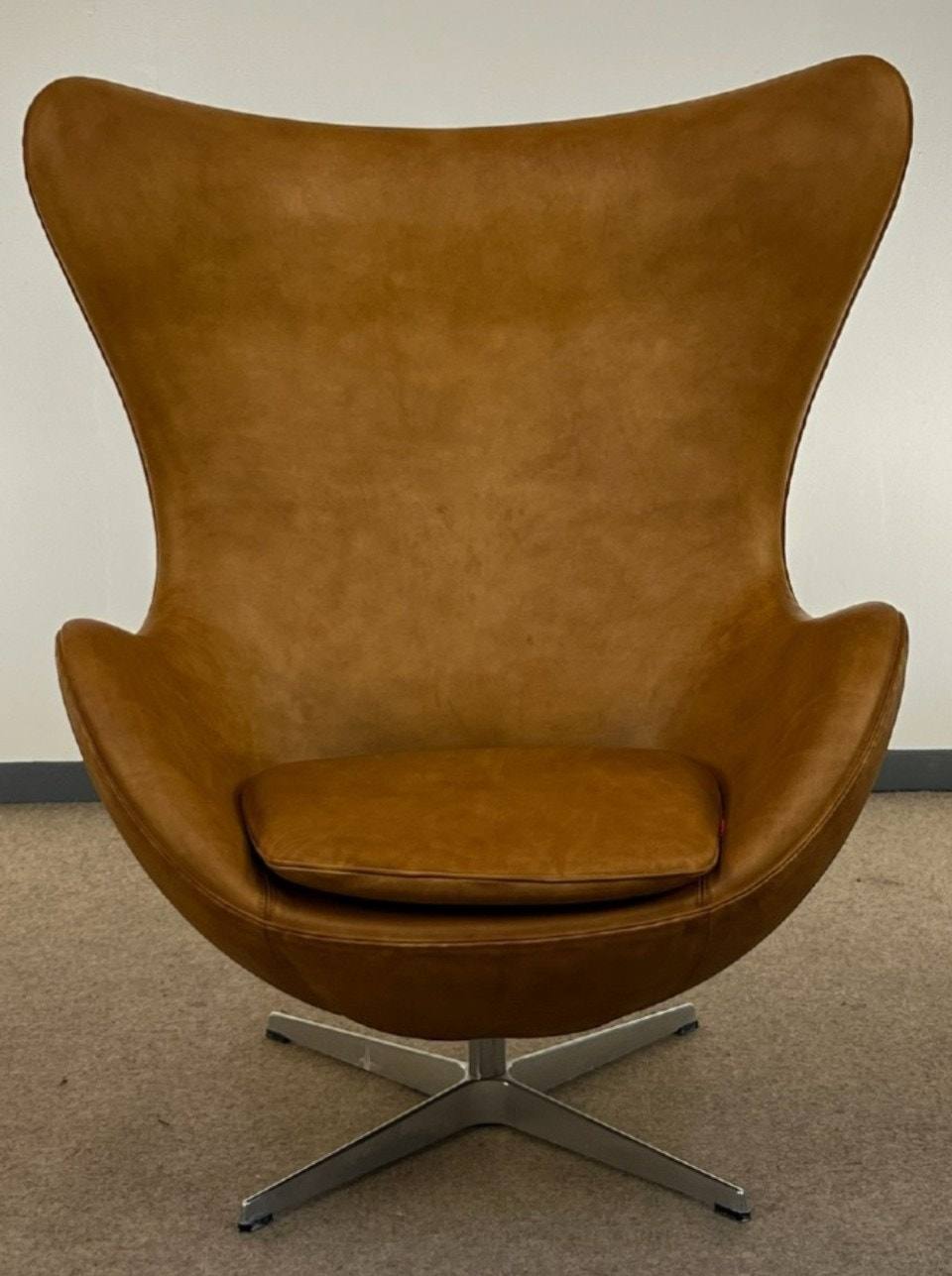 Fritz Hansen Arne Jacobsen Egg Stol cognac skinn – bilde 1
