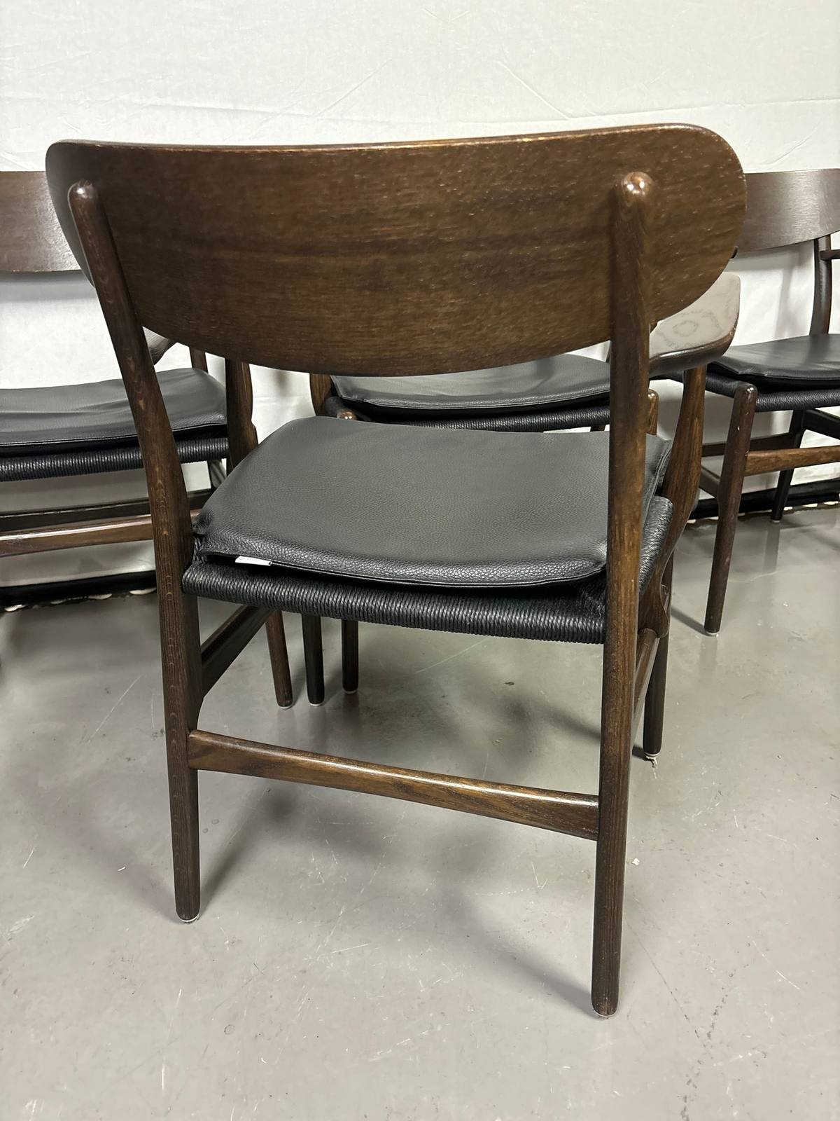 Hans J Wegner CH26 i mørk eik – bilde 9