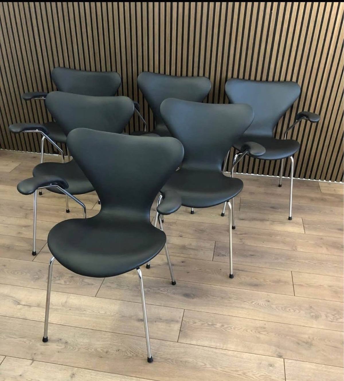Syveren 3107 og 3207, nypolstret i sort semianilinskinn – bilde 4