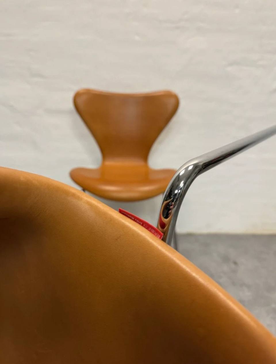 Fritz Hansen 3107 i cognac Anilin originale RED LABEL stole – bilde 5