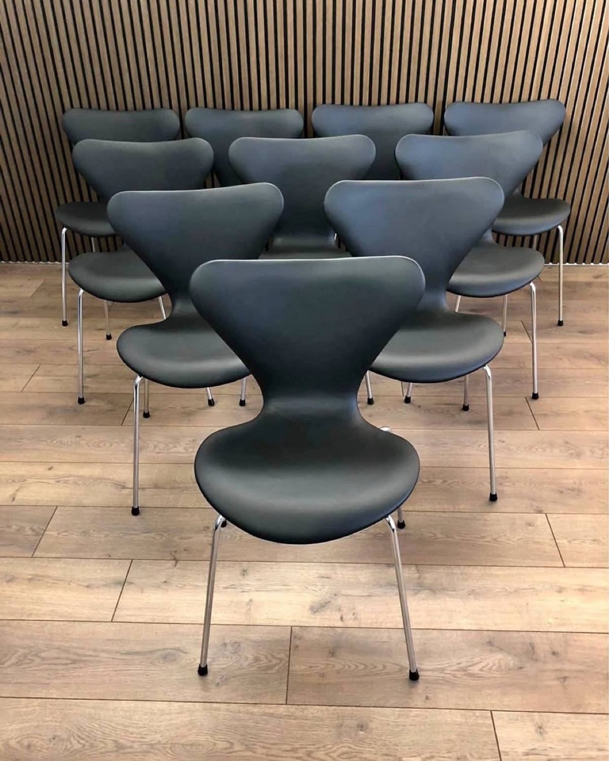 Syveren 3107 og 3207, nypolstret i sort semianilinskinn – bilde 3
