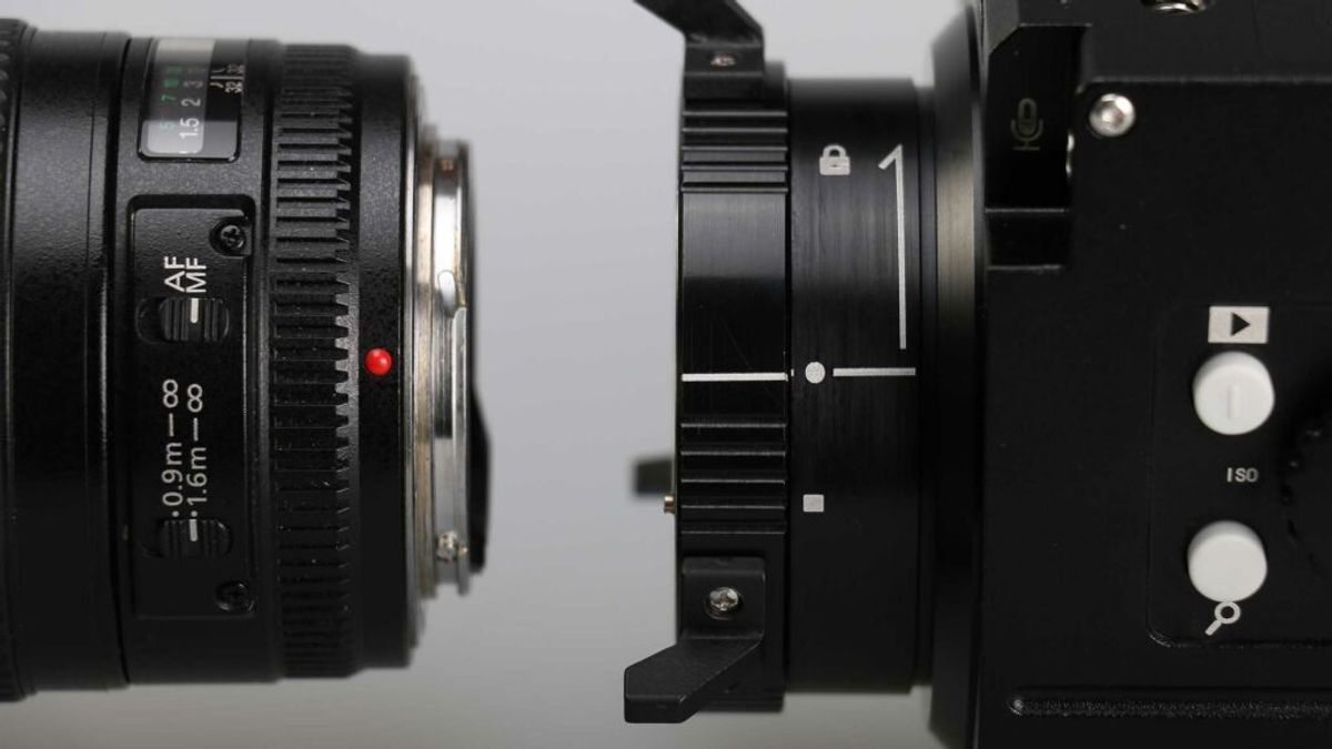 Lock-style EF mount method