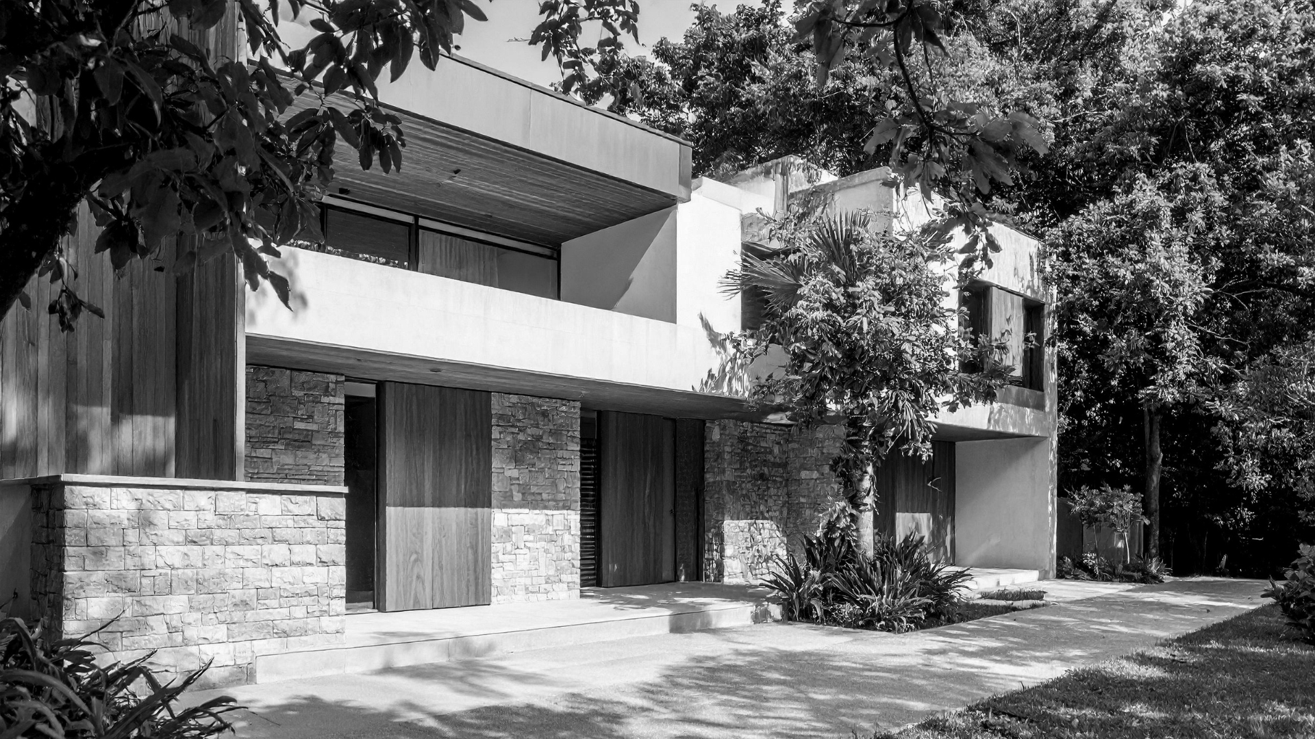 Material Honesty in Architecture: Why Natural Materials Age Better Than Trends