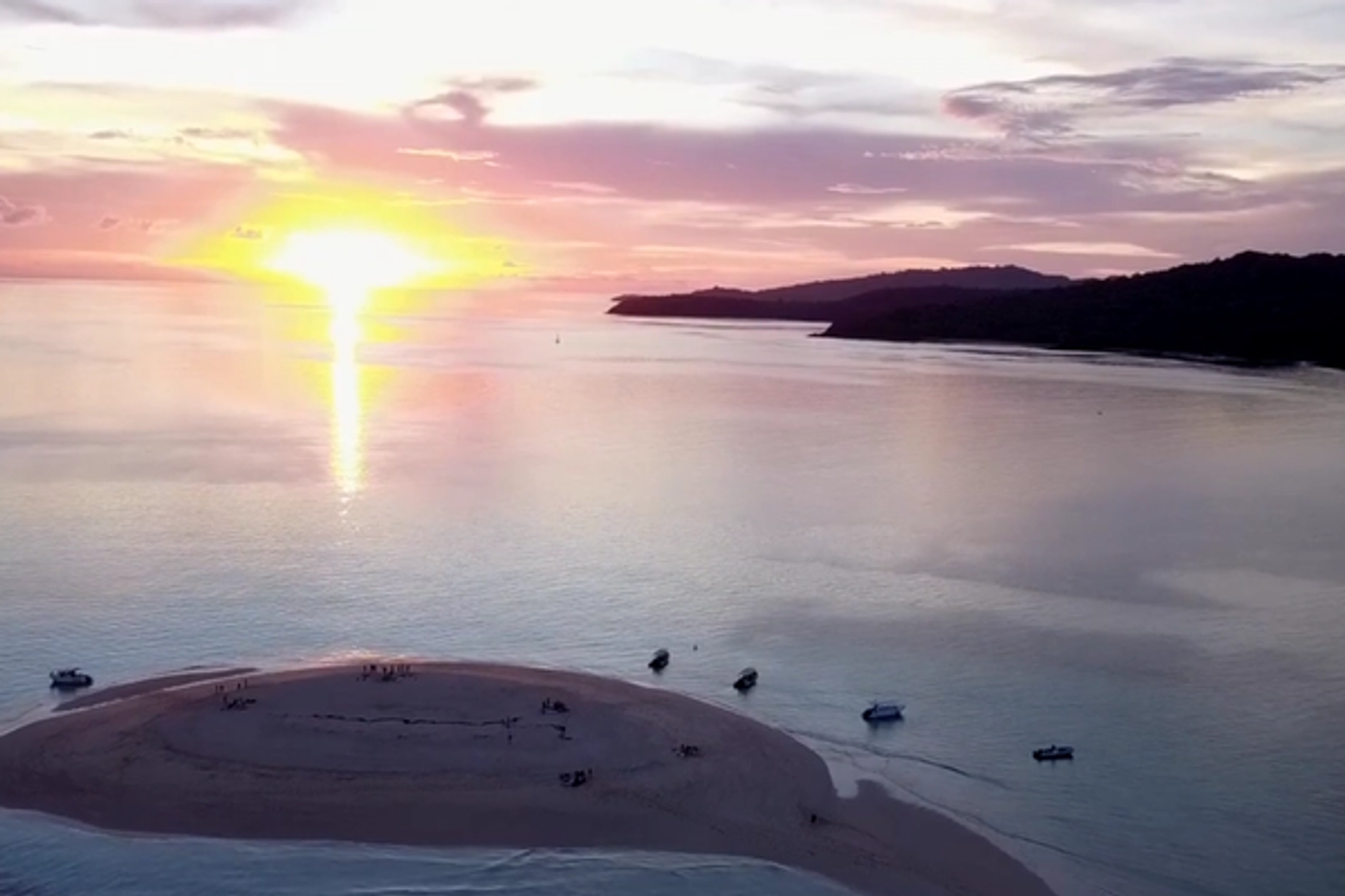 Coucher de soleil sur le lagon, à Mayotte