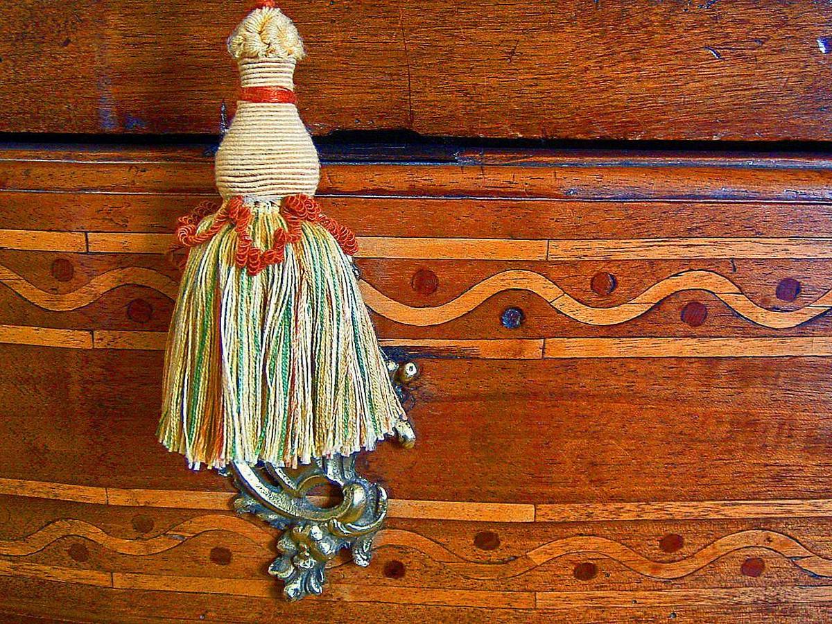 Silk tassel hanging from the gilt key of an inlaid chest of drawers, Chambre Jaune