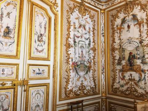 Rococo salon corner with gilded panelling painted with chinoiserie and exotic figures