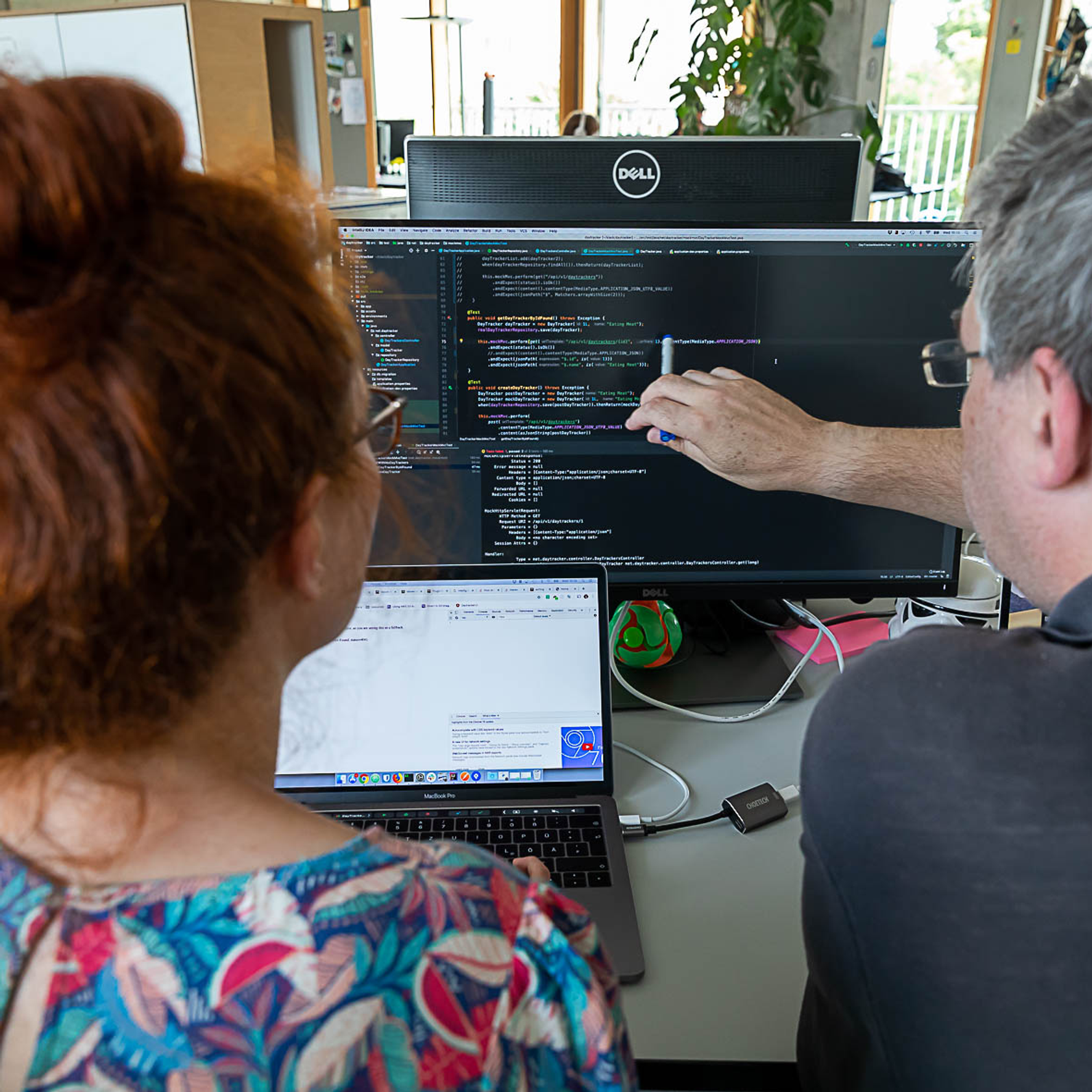 Passende Technologien für Web- und Mobile-Entwicklung – Softwareunternehmen Hamburg mindmatters Softwareentwickler in Hamburg bei der Auswahl der passenden Technologien für Web- und Mobile-Anwendungen