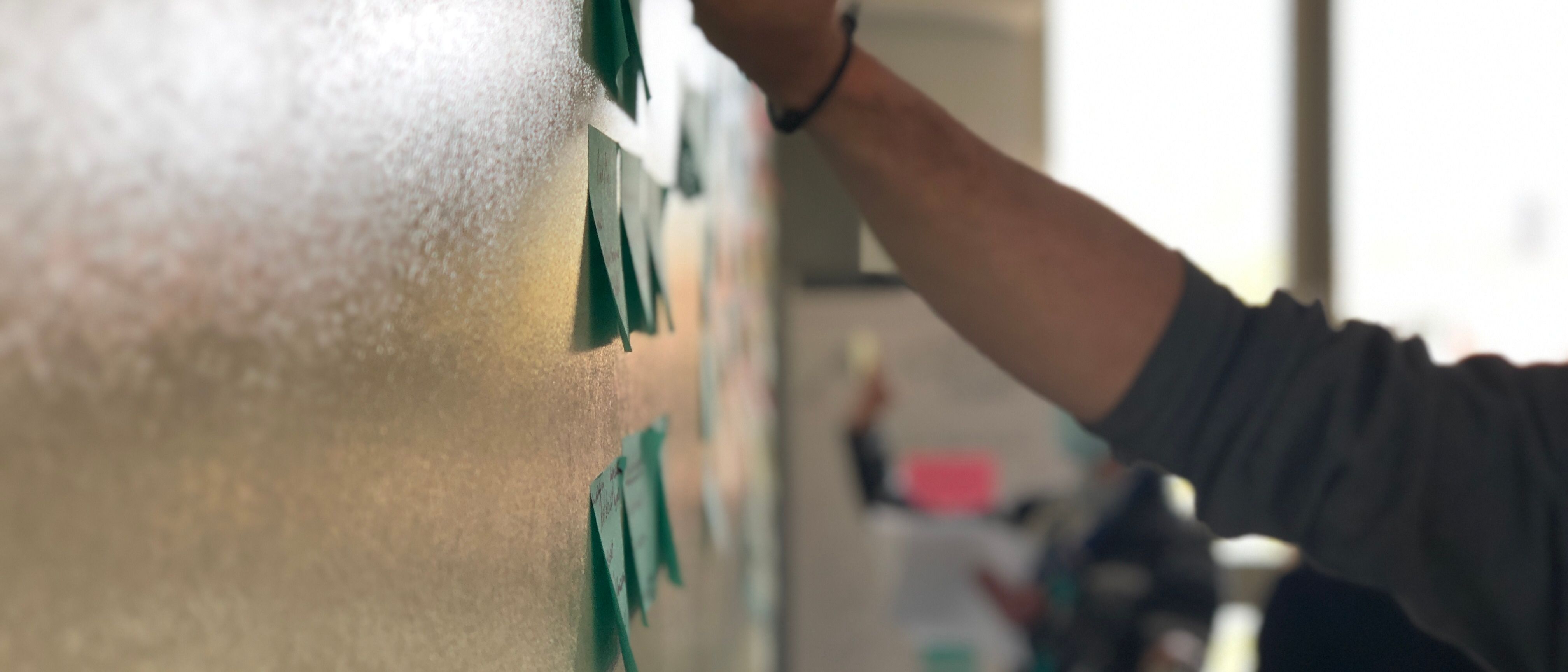 post-its an der Wand