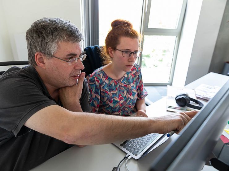 Bild zweier Entwickler beim Pair-Programming