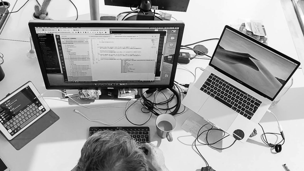 KI Entwicklung als Teil des Dev-Setups mindmatters Team setzt KI in der Softwareentwicklung nutzungsorientiert und verantwortungsvoll ein