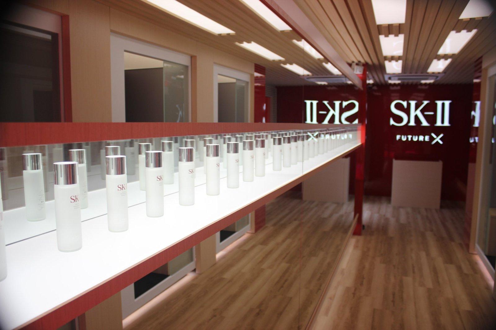 Infinity shelf display