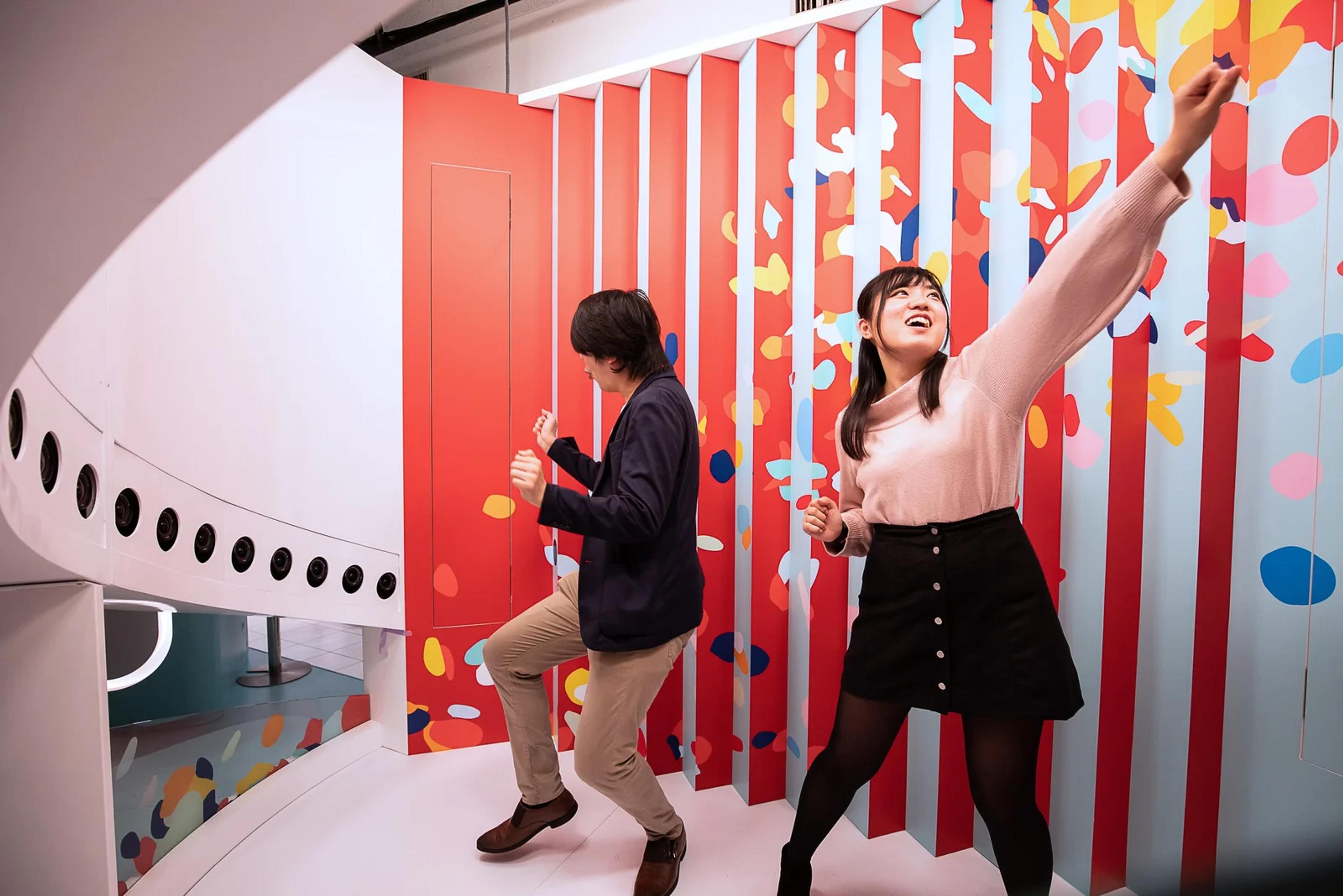 180-degree camera array - guest being captured with lenticular backdrop